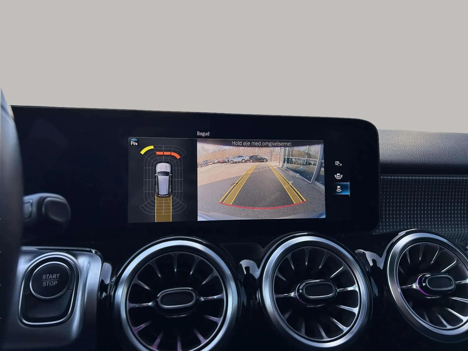 Mercedes-Benz-EQB-image-18