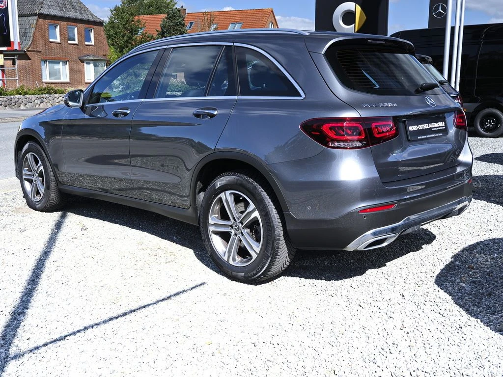 Mercedes-Benz-GLC 220 d-image-5