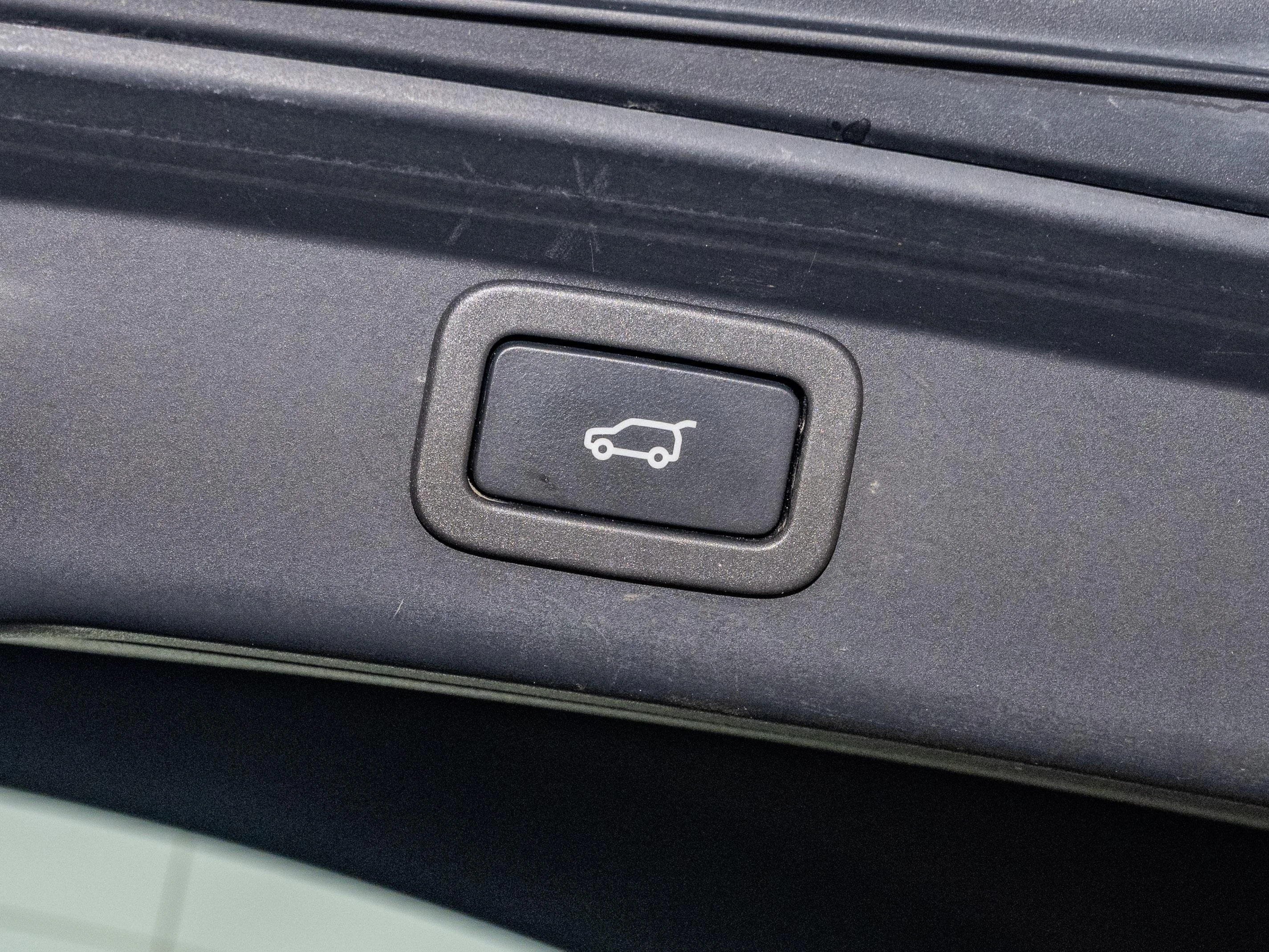 Jaguar-I-PACE-image-25