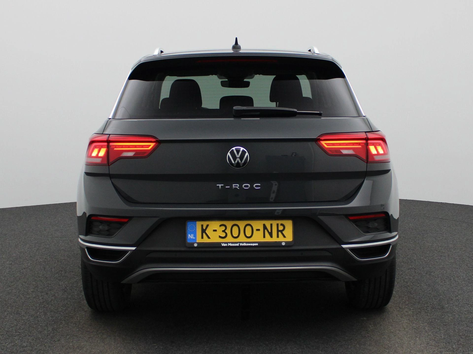 Volkswagen-T-Roc-image-4