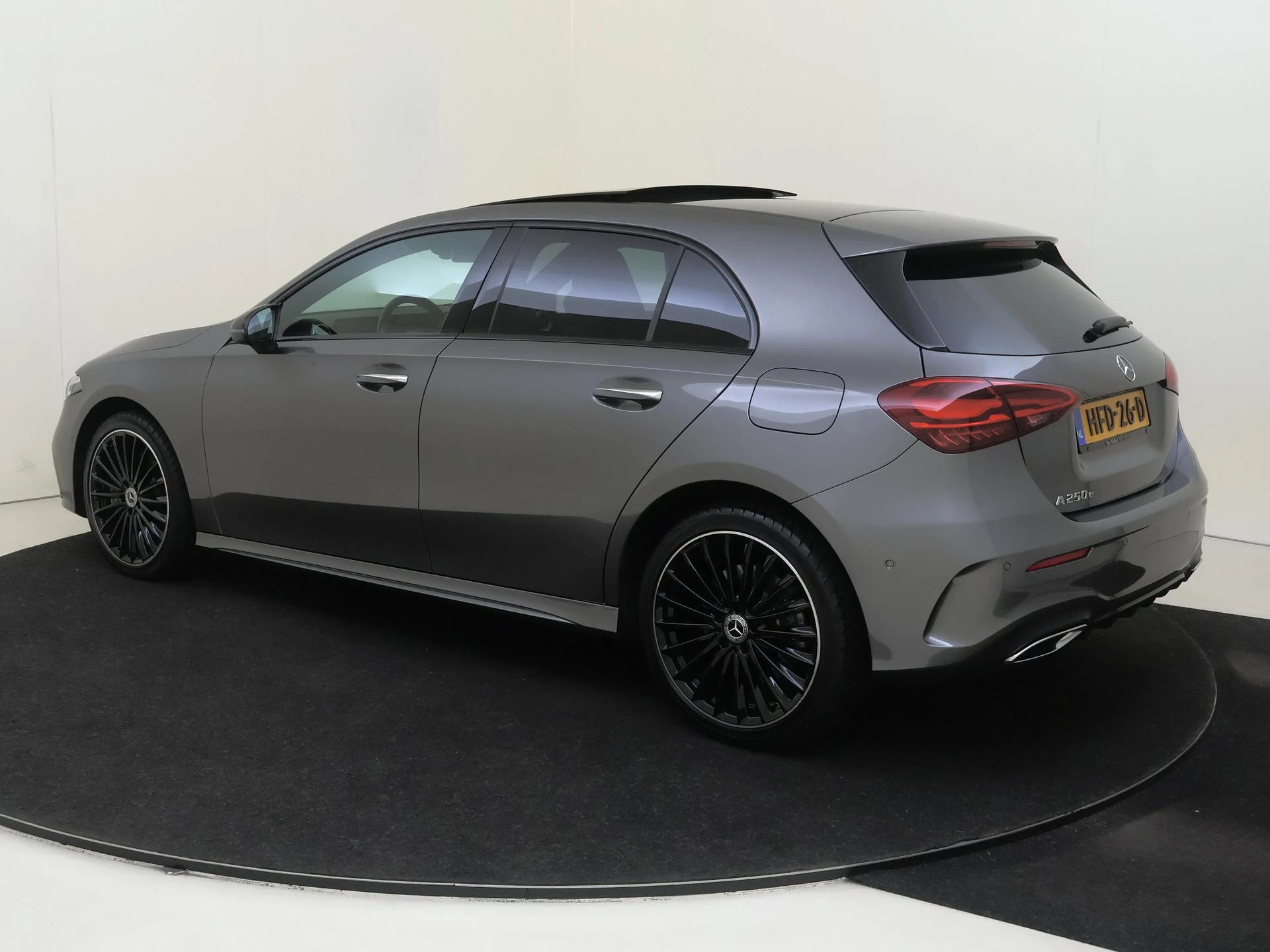 Mercedes-Benz-A-Klasse-image-5