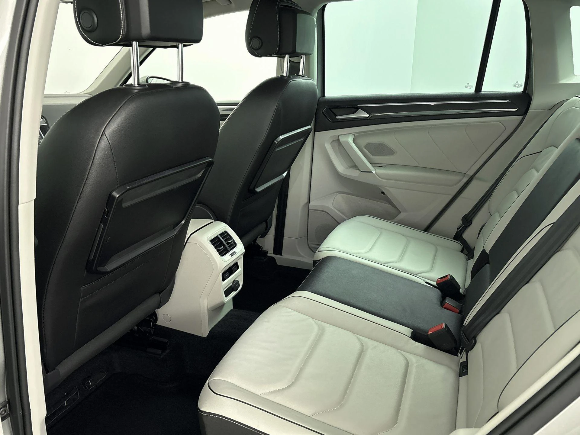 Volkswagen-Tiguan-image-26