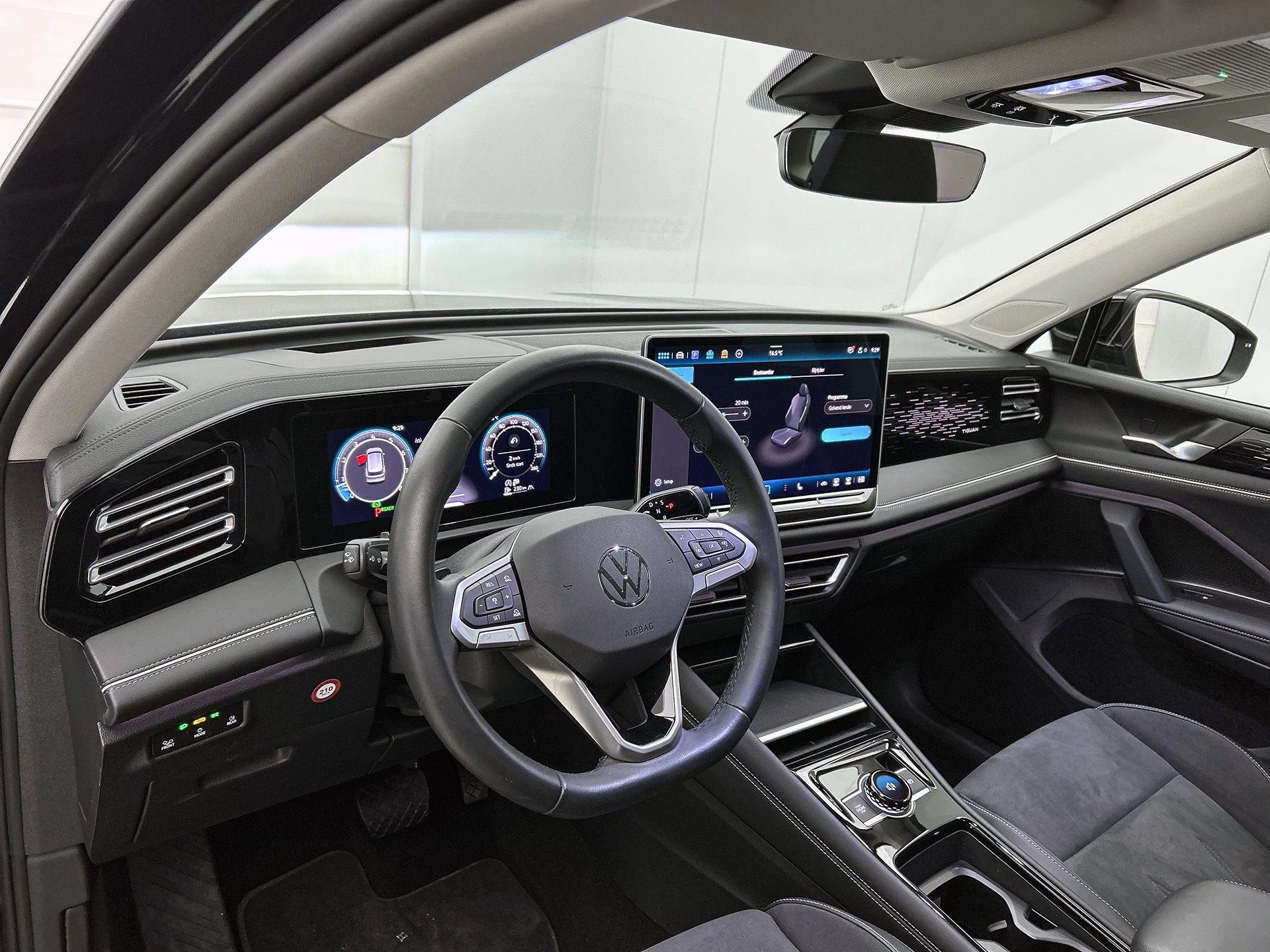 Volkswagen-Tiguan-image-17