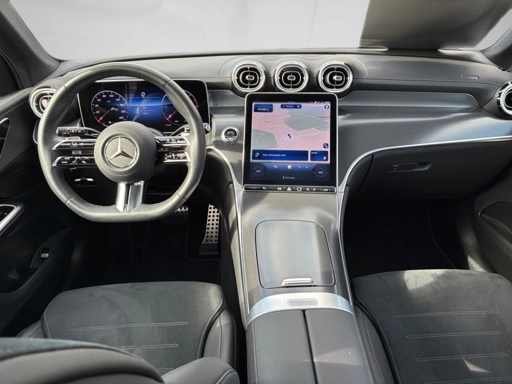 Mercedes-Benz-GLC 220 d-image-11