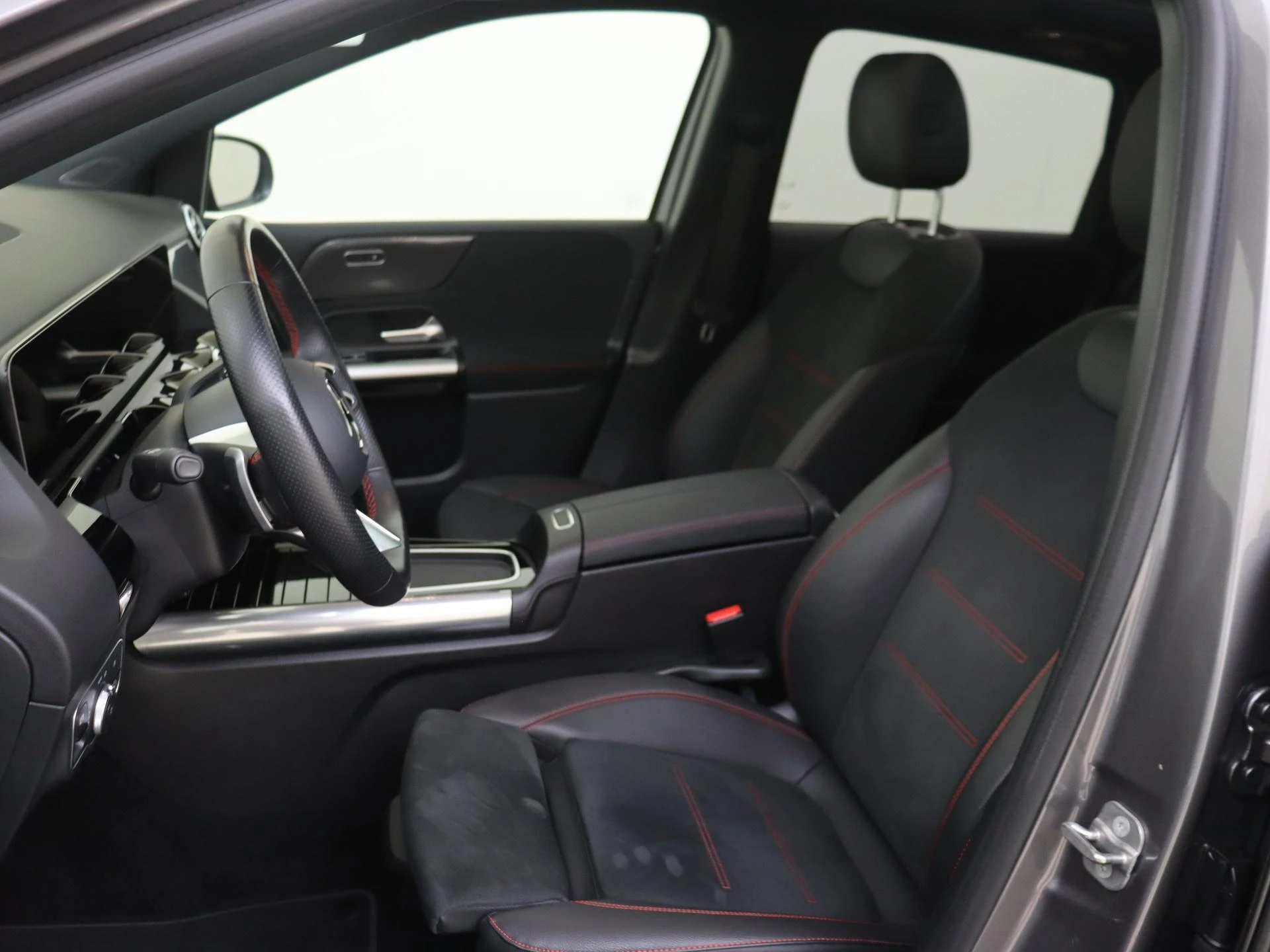 Mercedes-Benz-B-Klasse-image-10