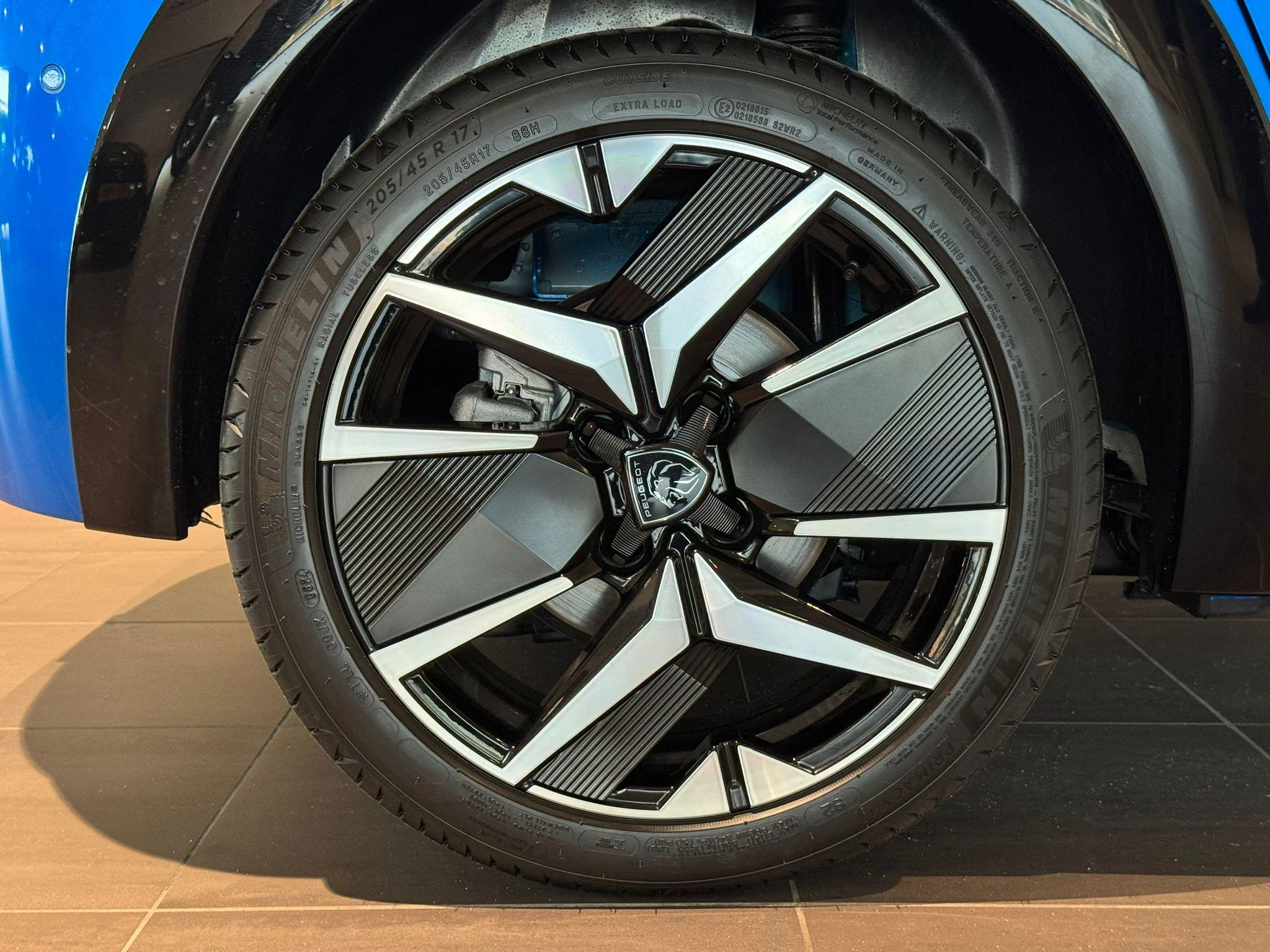 Peugeot-e-208-image-15