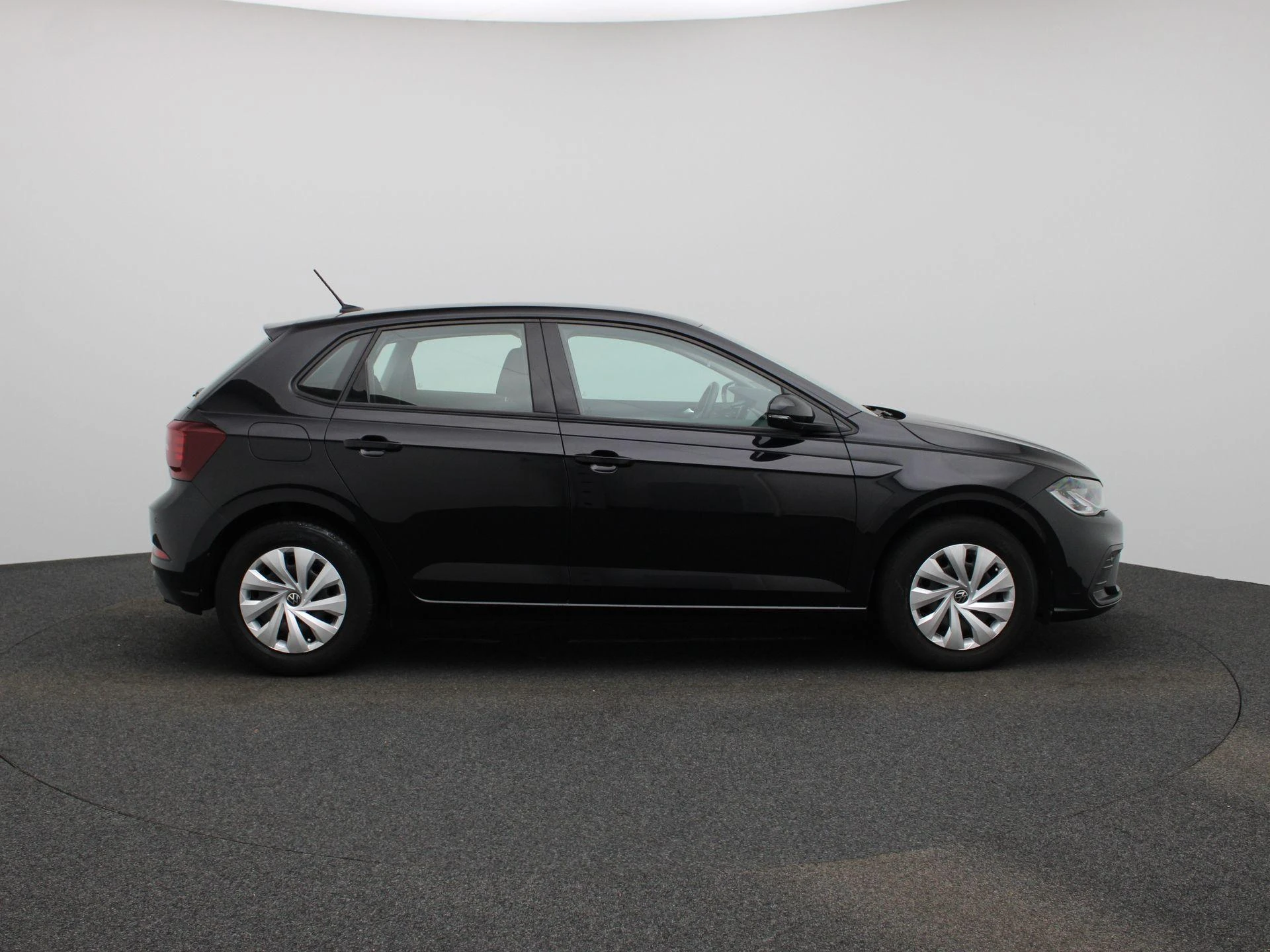 Volkswagen-Polo-image-6