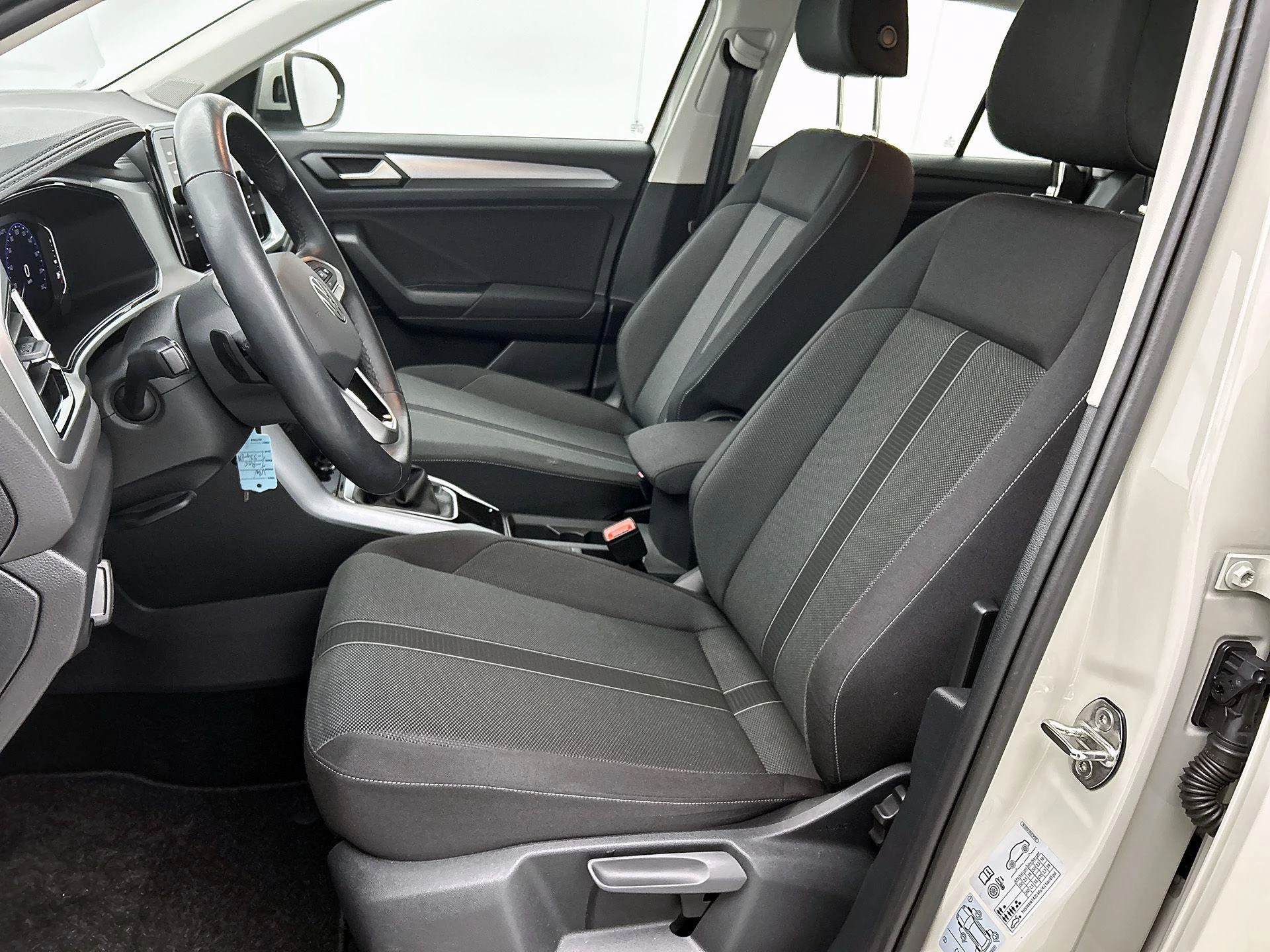 Volkswagen-T-Roc-image-42