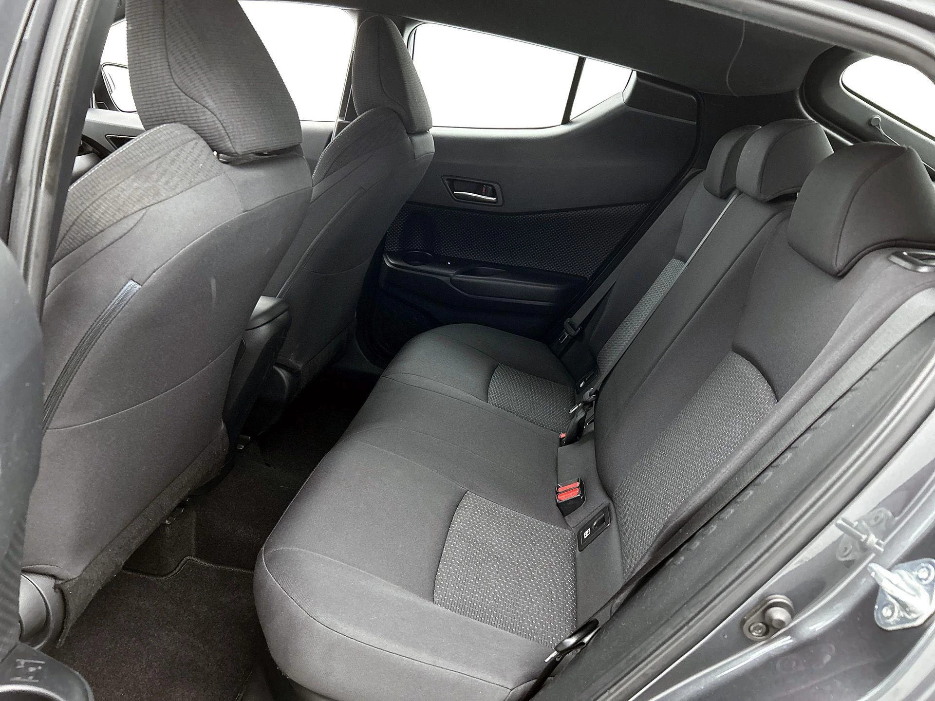 Toyota-C-HR-image-25