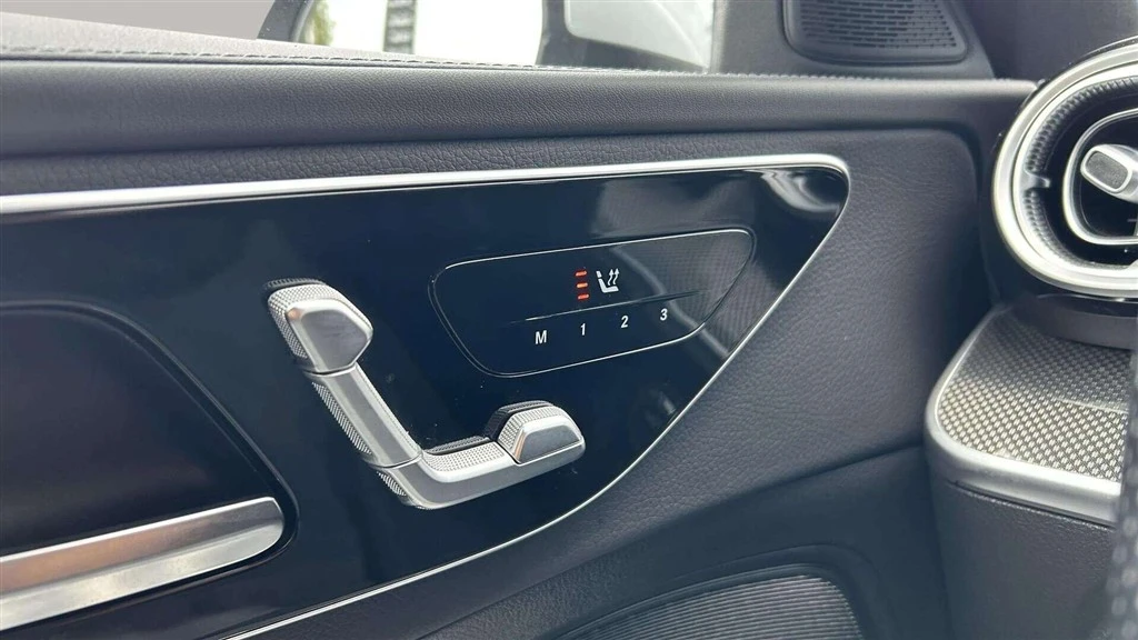 Mercedes-Benz-C-Klasse-image-10