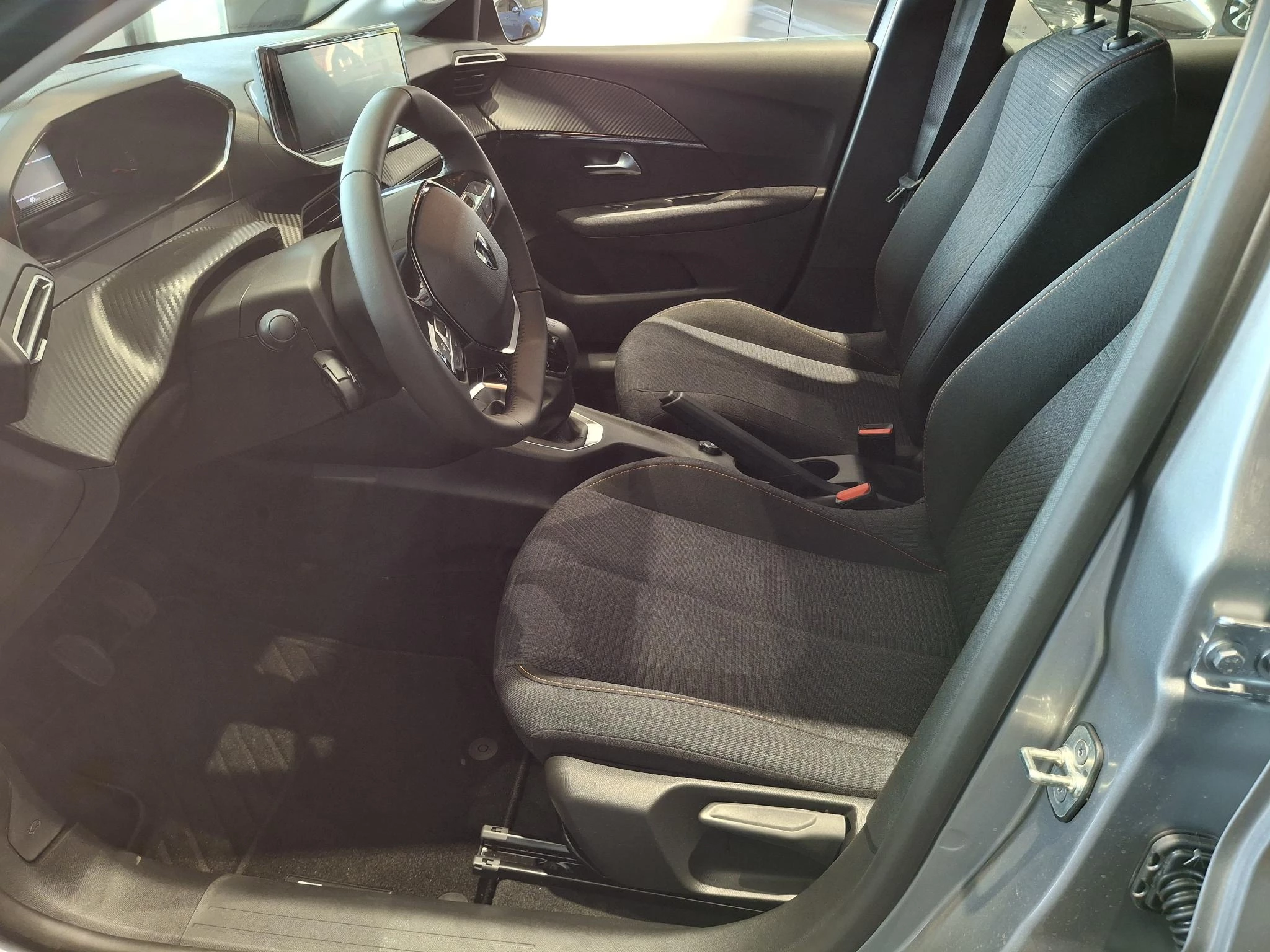 Peugeot-208-image-13
