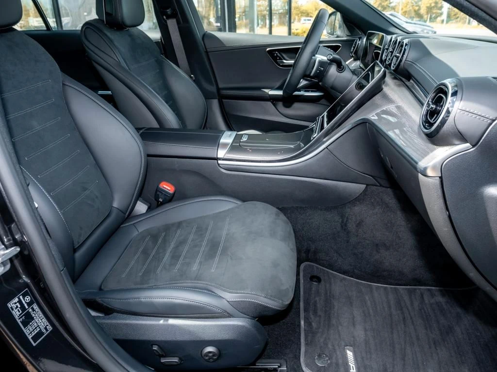 Mercedes-Benz-C-Klasse 300-image-11