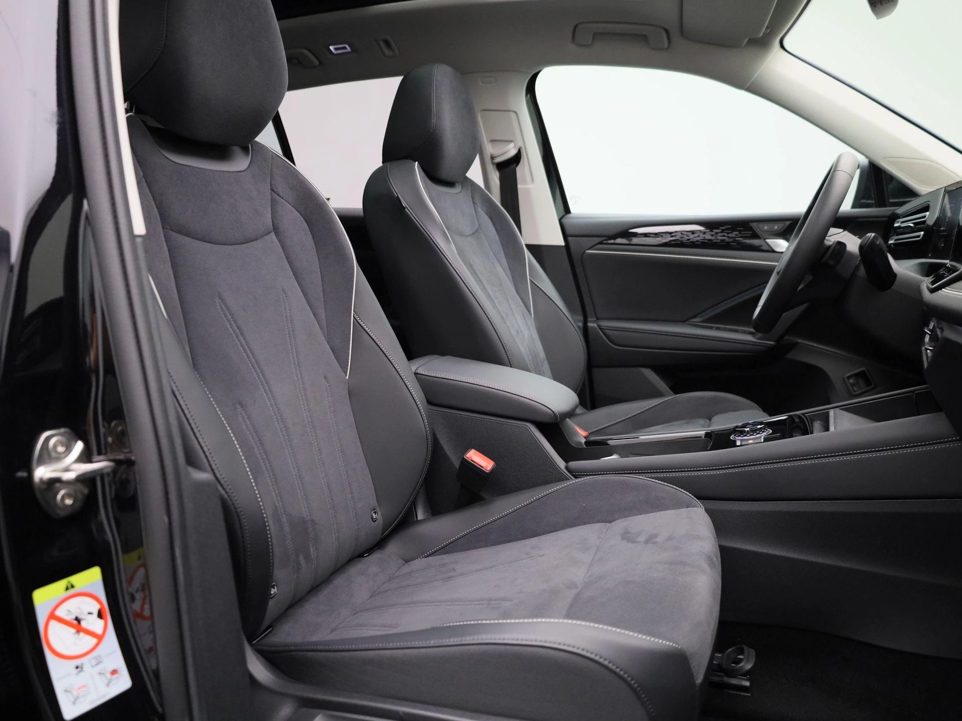 Volkswagen-Tiguan-image-40