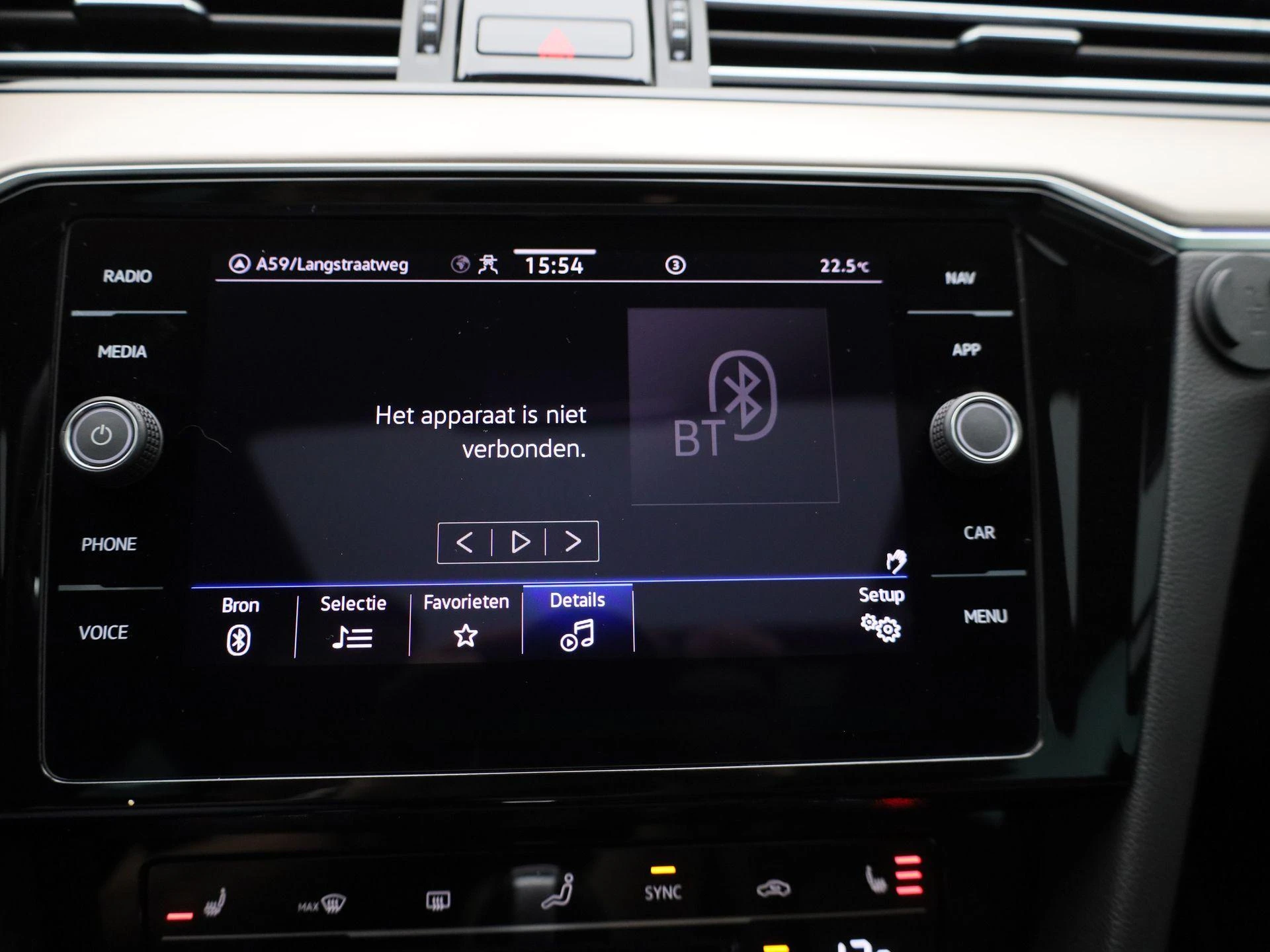Volkswagen-Passat-image-22