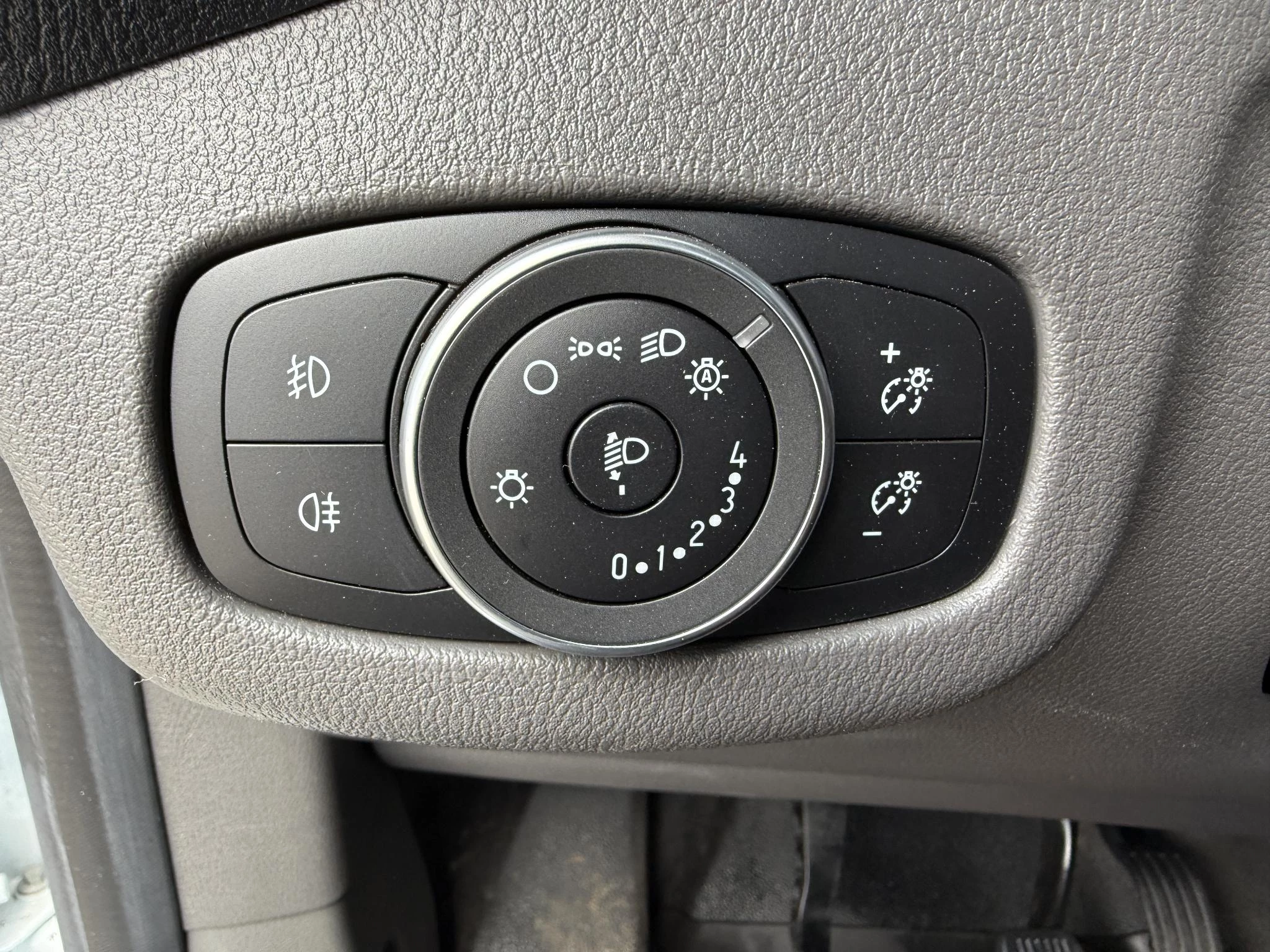Ford-Transit Connect-image-25
