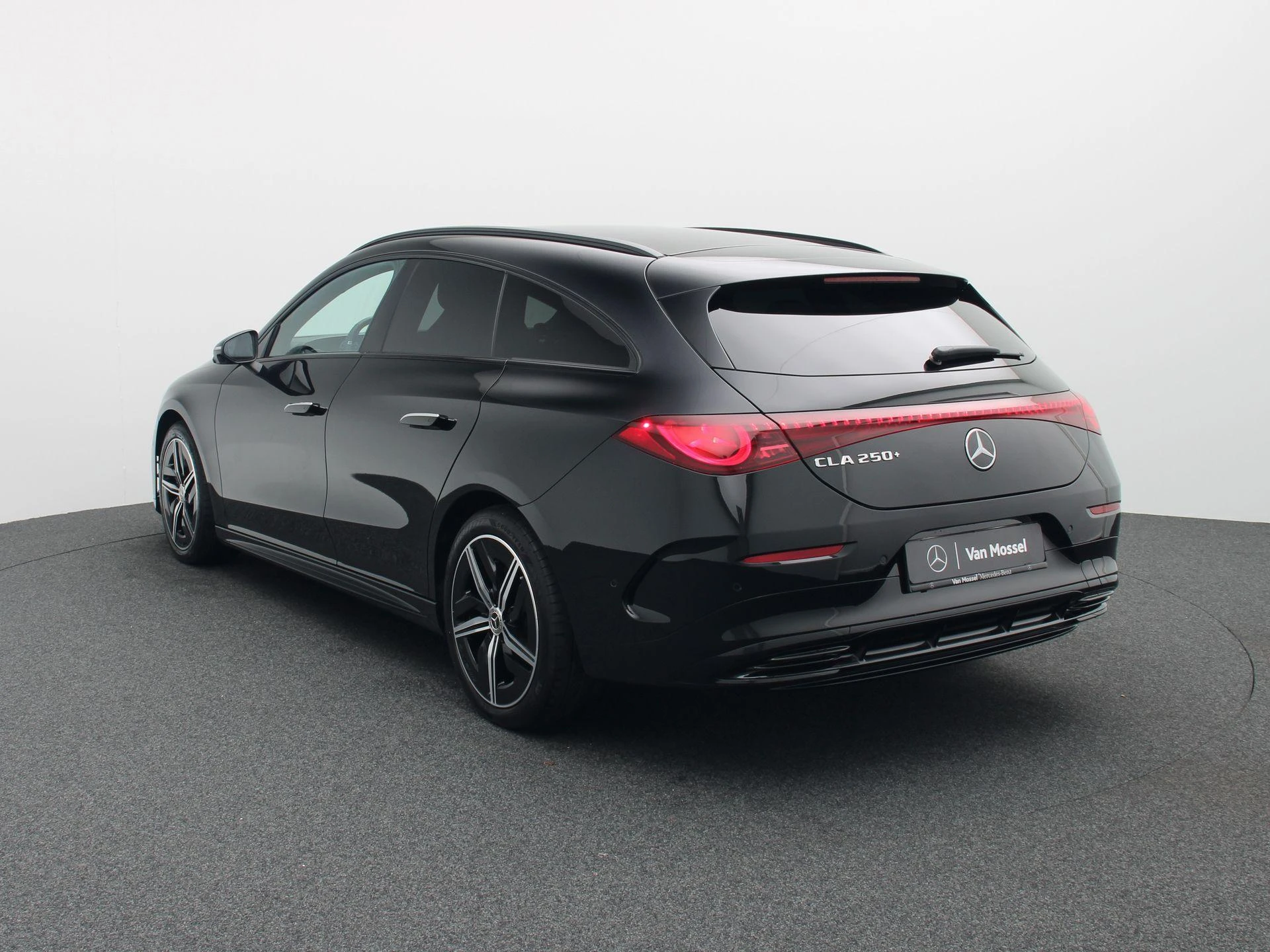 Mercedes-Benz-CLA-image-1