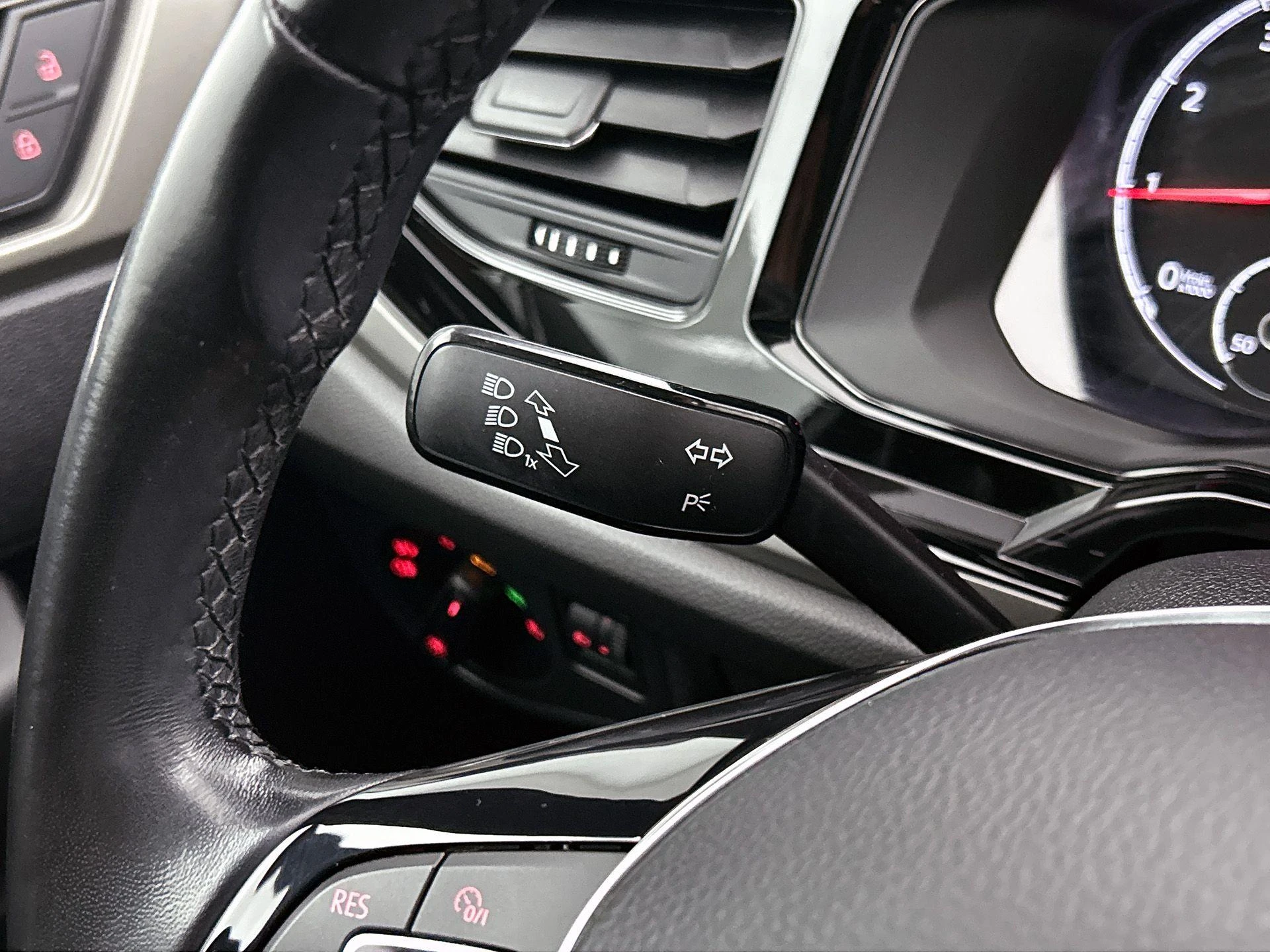 Volkswagen-Polo-image-8