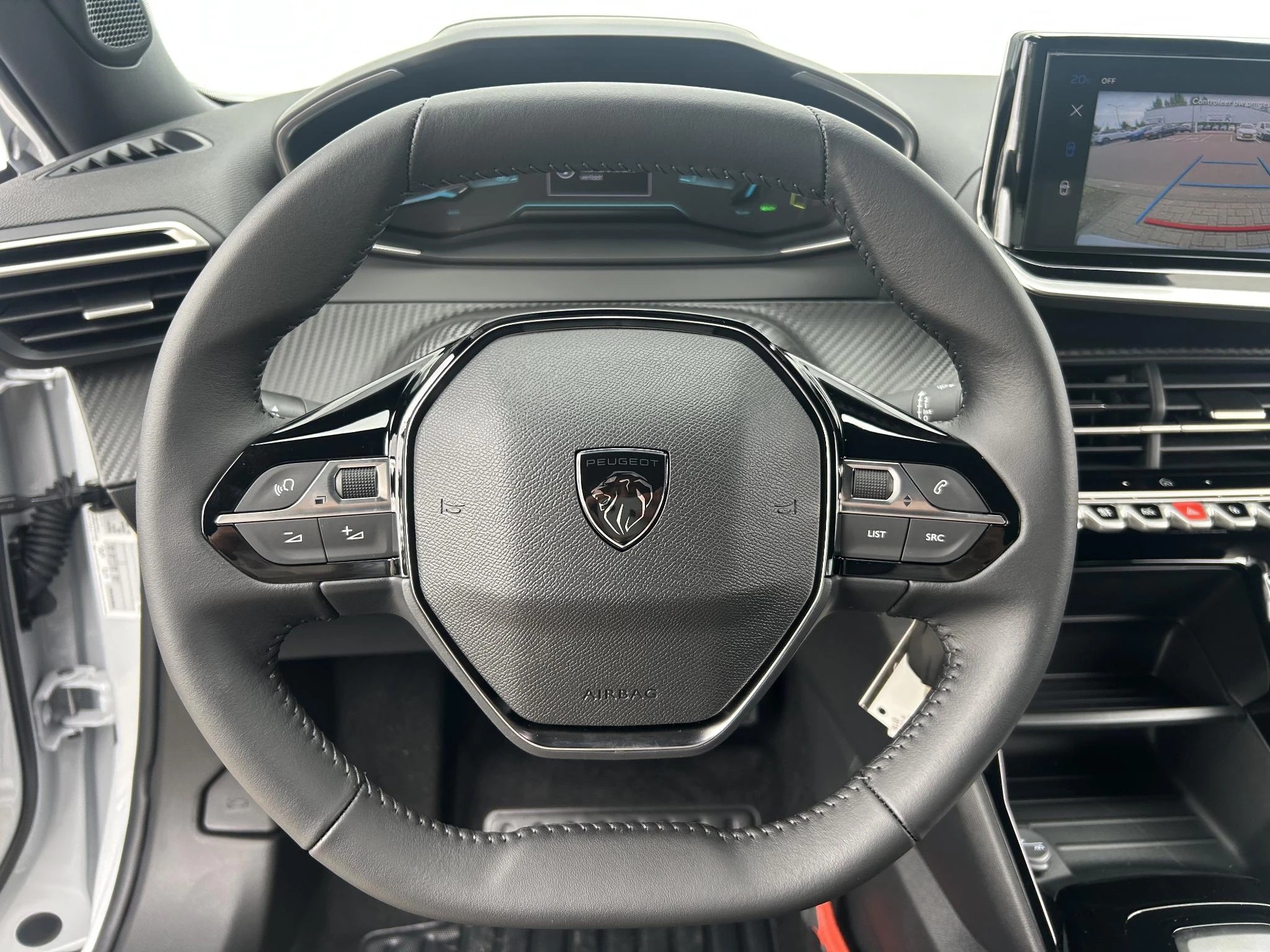 Peugeot-e-2008-image-10