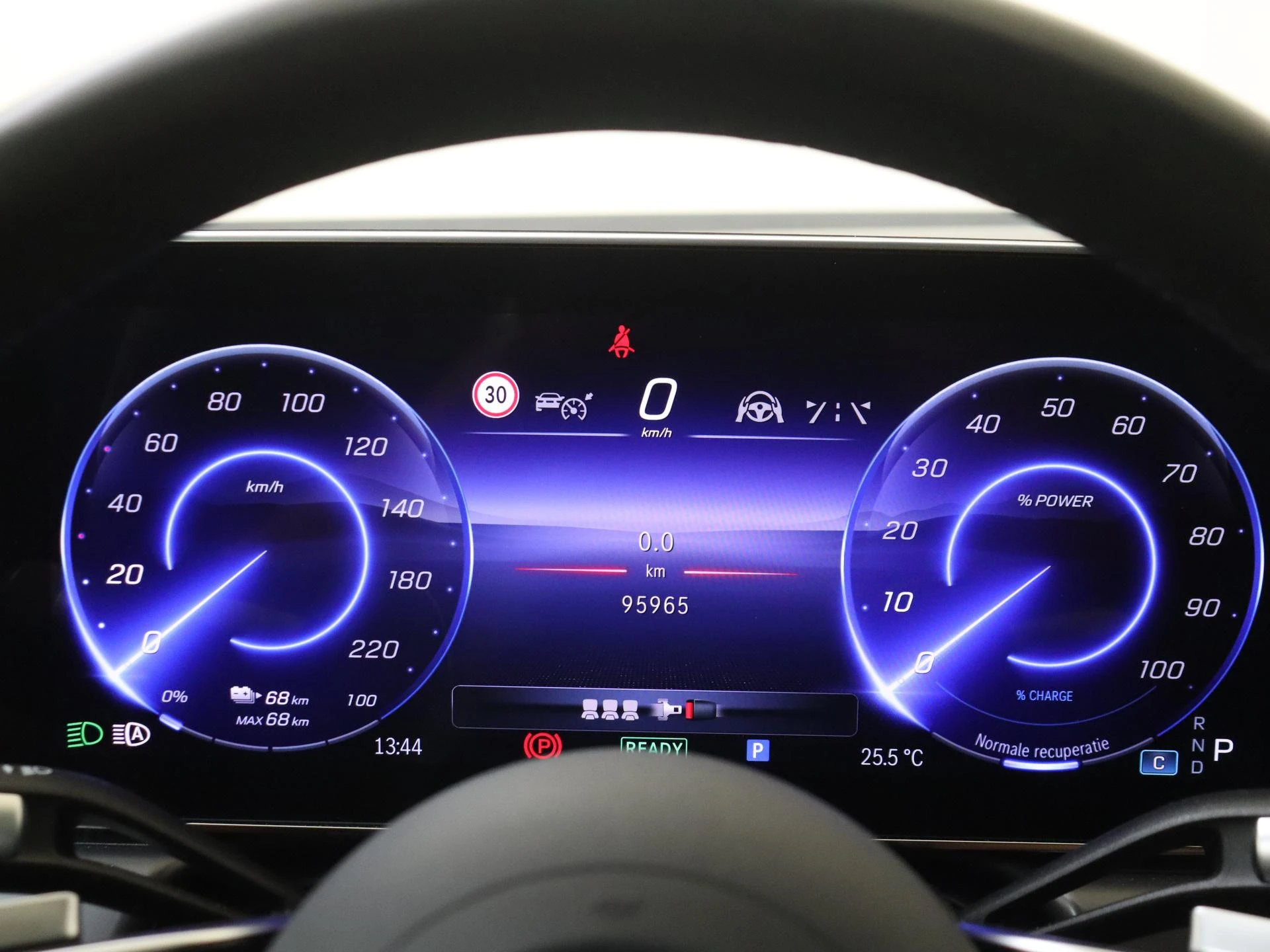 Mercedes-Benz-EQS-image-10