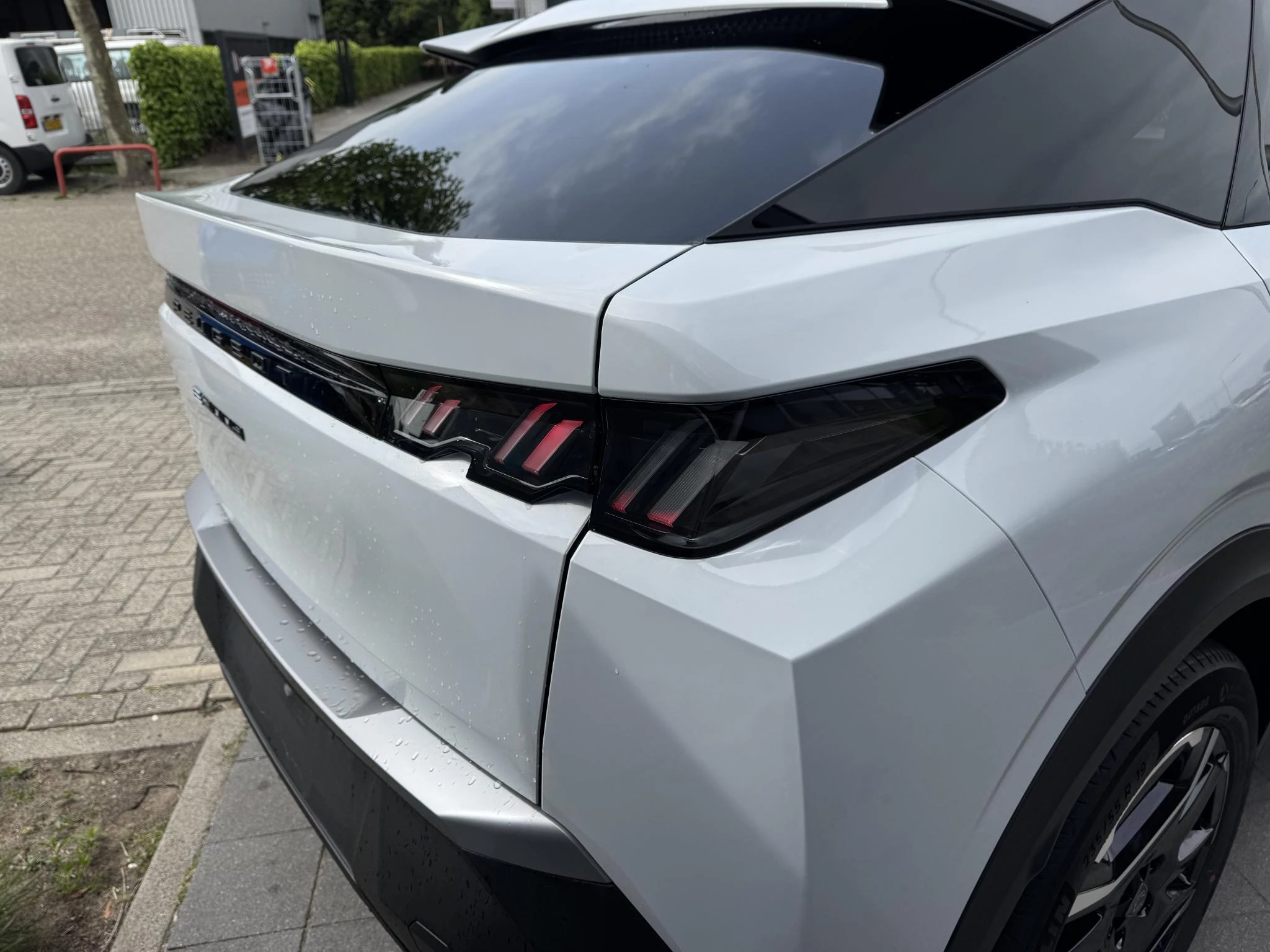 Peugeot e-3008 Allure Avantage 210 73 kWh
