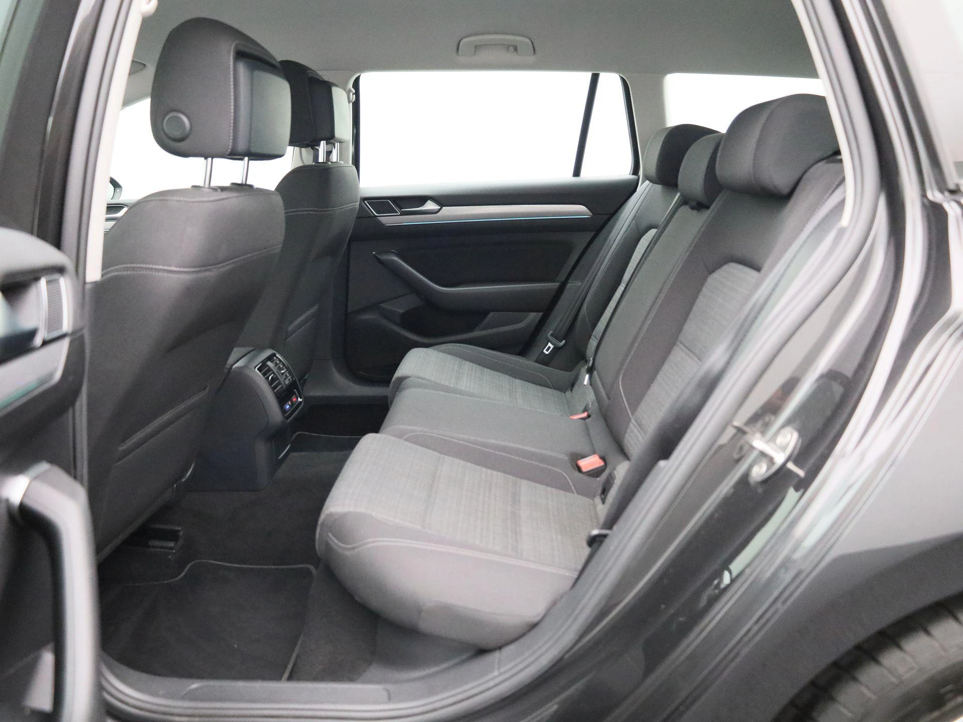 Volkswagen-Passat-image-11