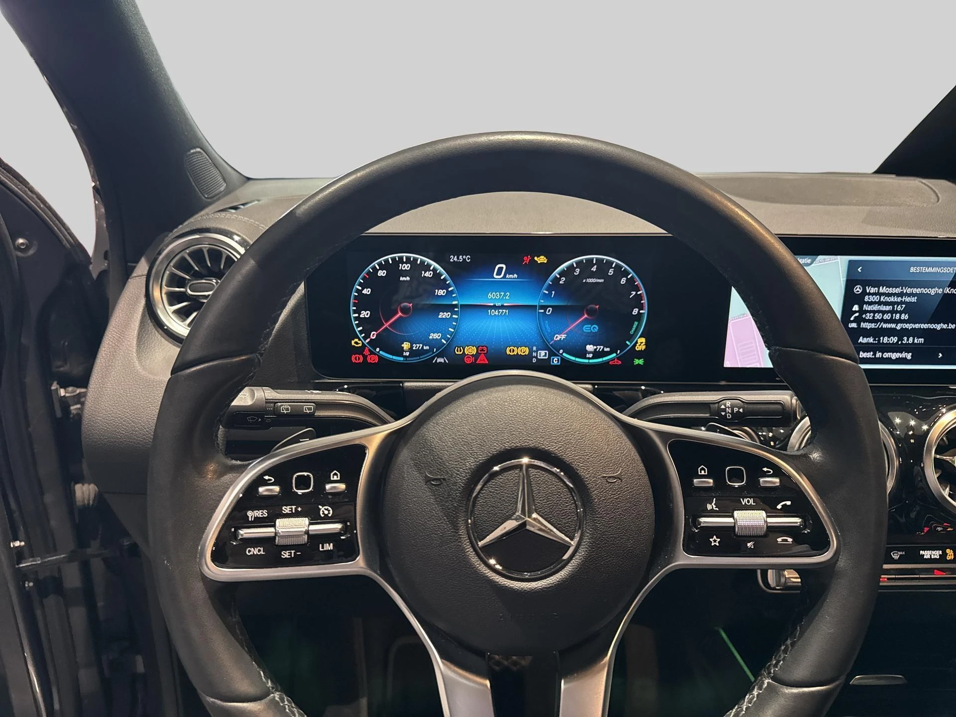 Mercedes-Benz-GLA-image-9
