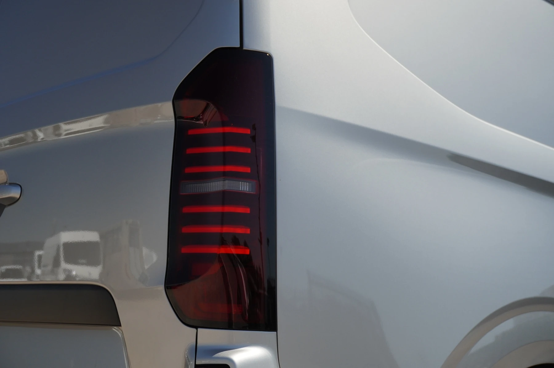 Volkswagen-Transporter-image-48