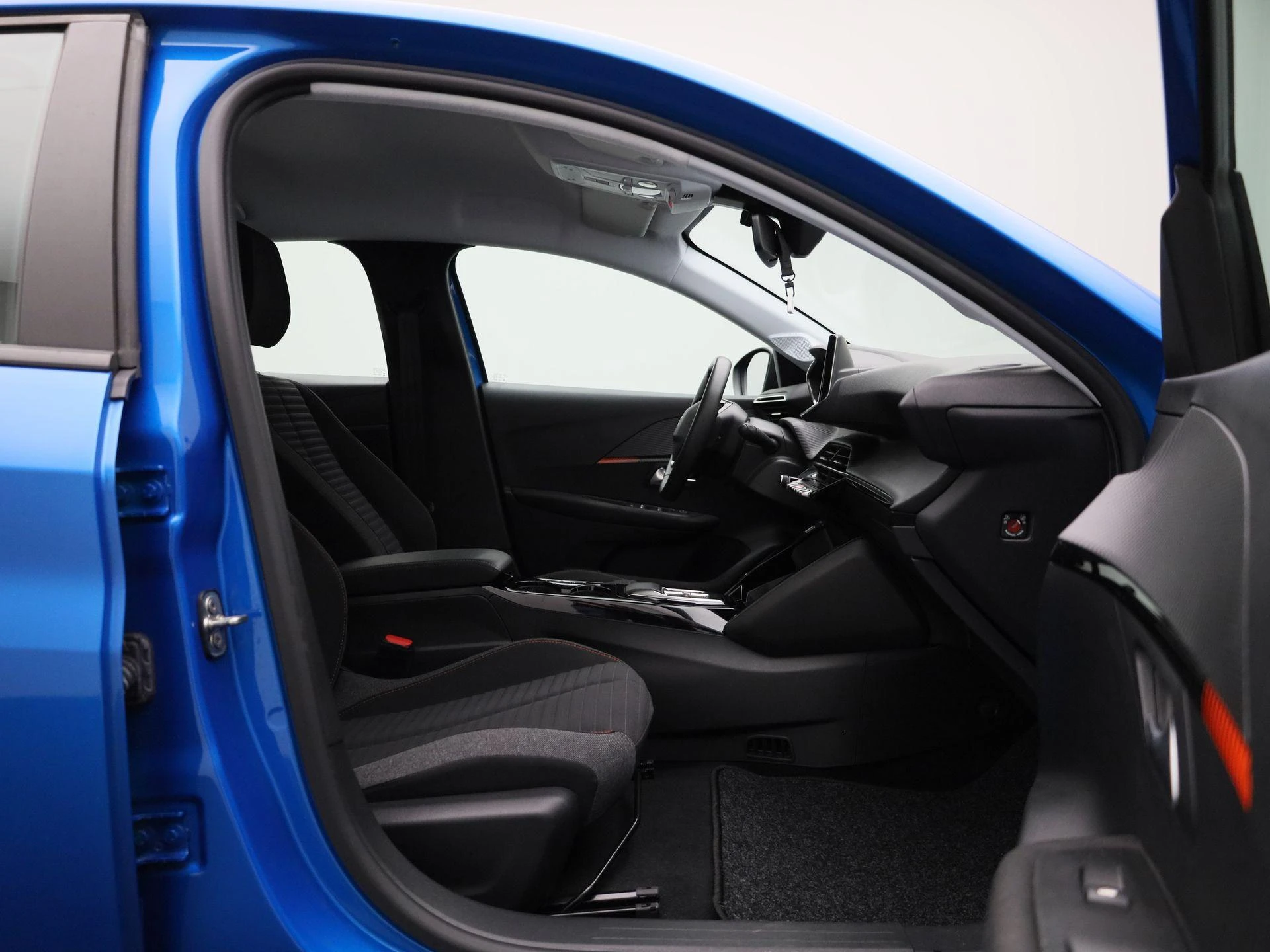 Peugeot-e-208-image-33