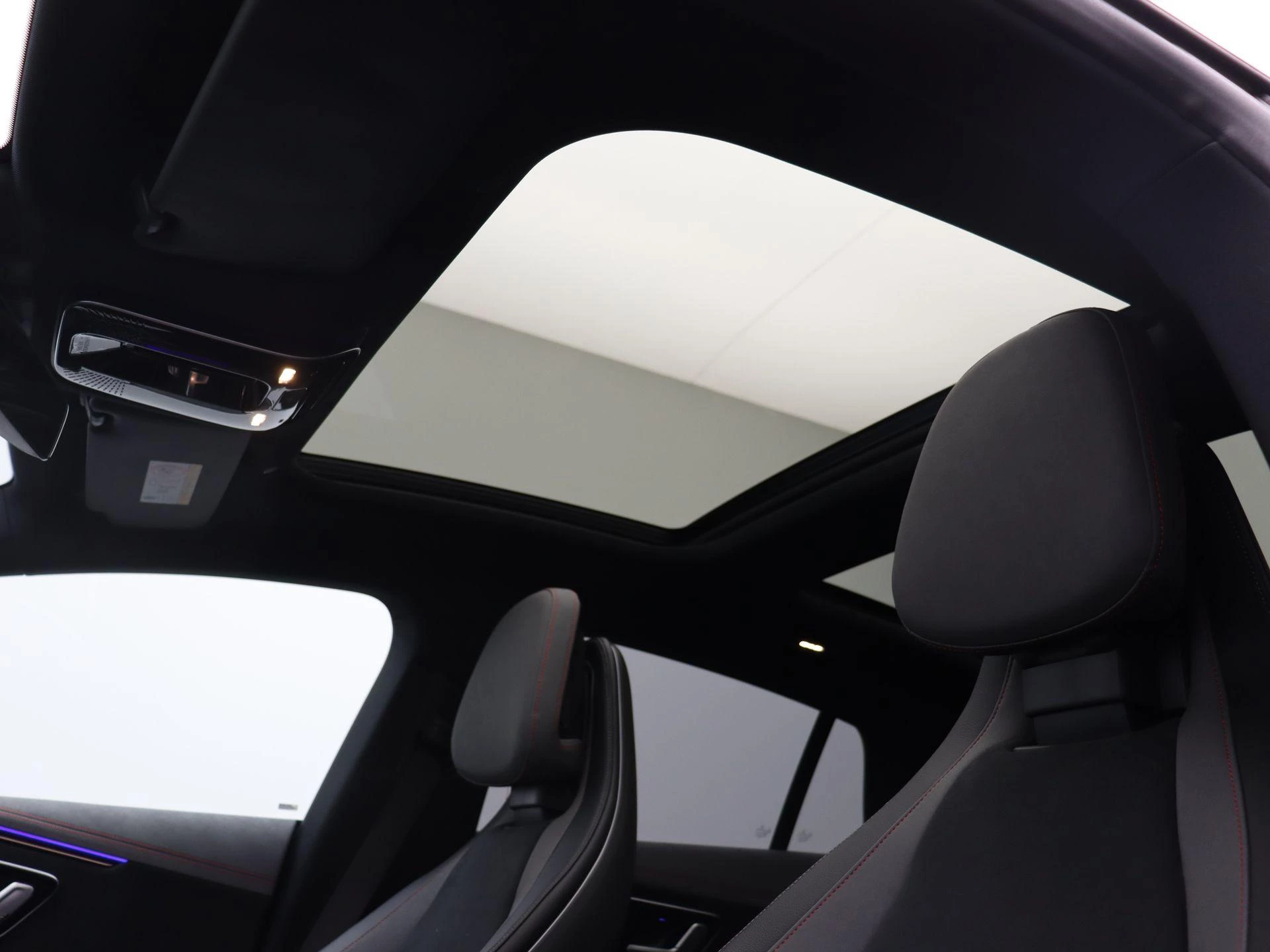 Mercedes-Benz-EQE-image-9