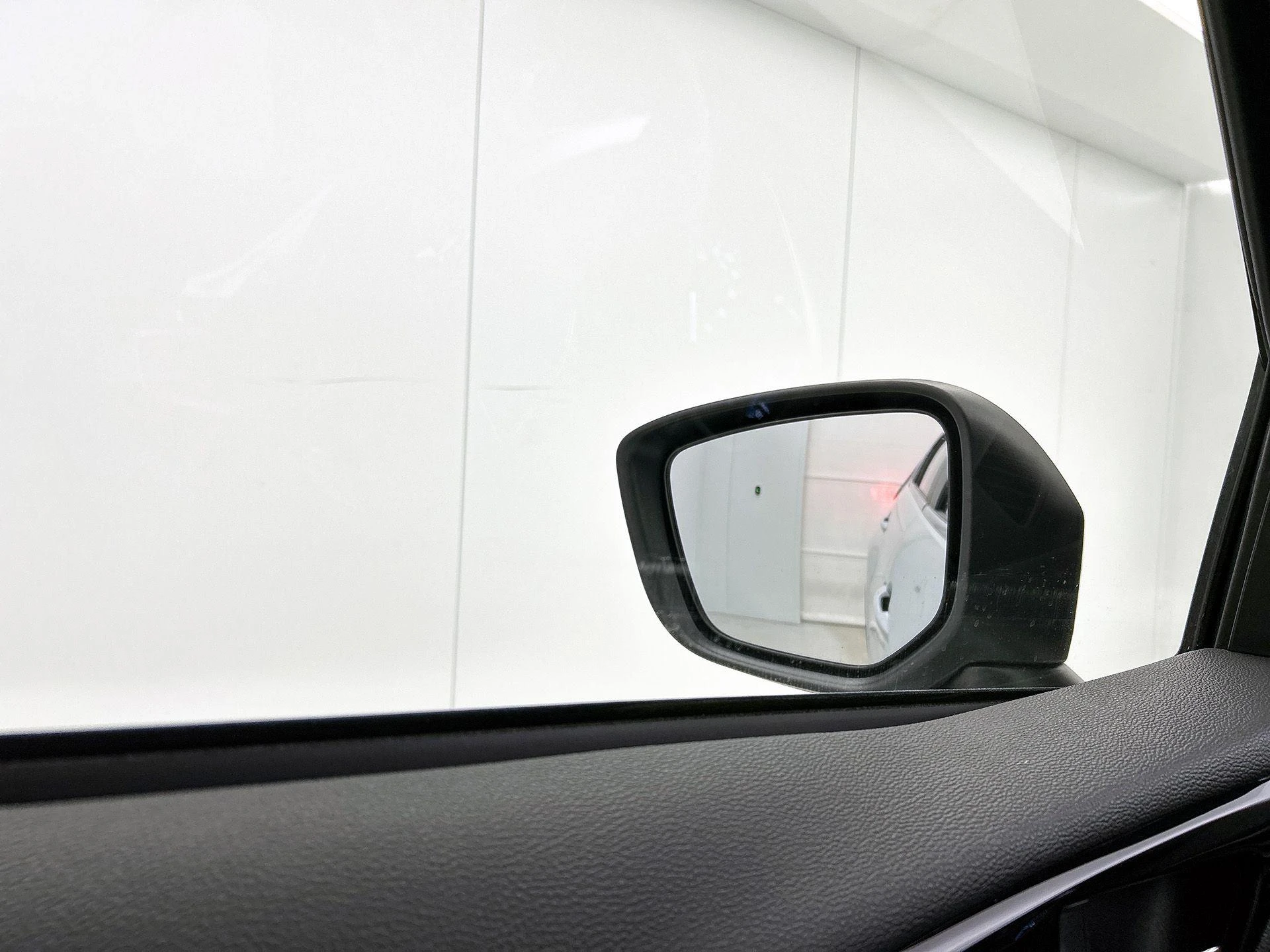 Mitsubishi-Eclipse Cross-image-20