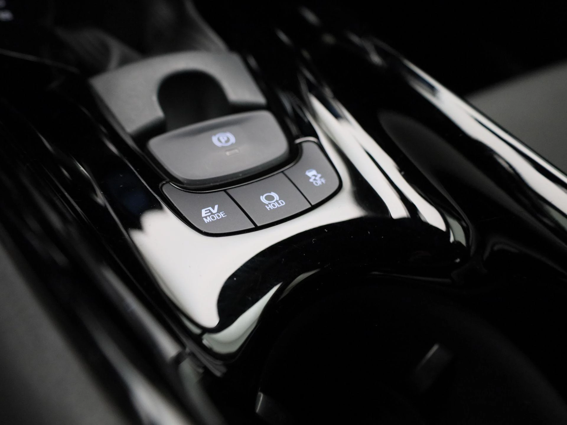 Toyota-C-HR-image-22