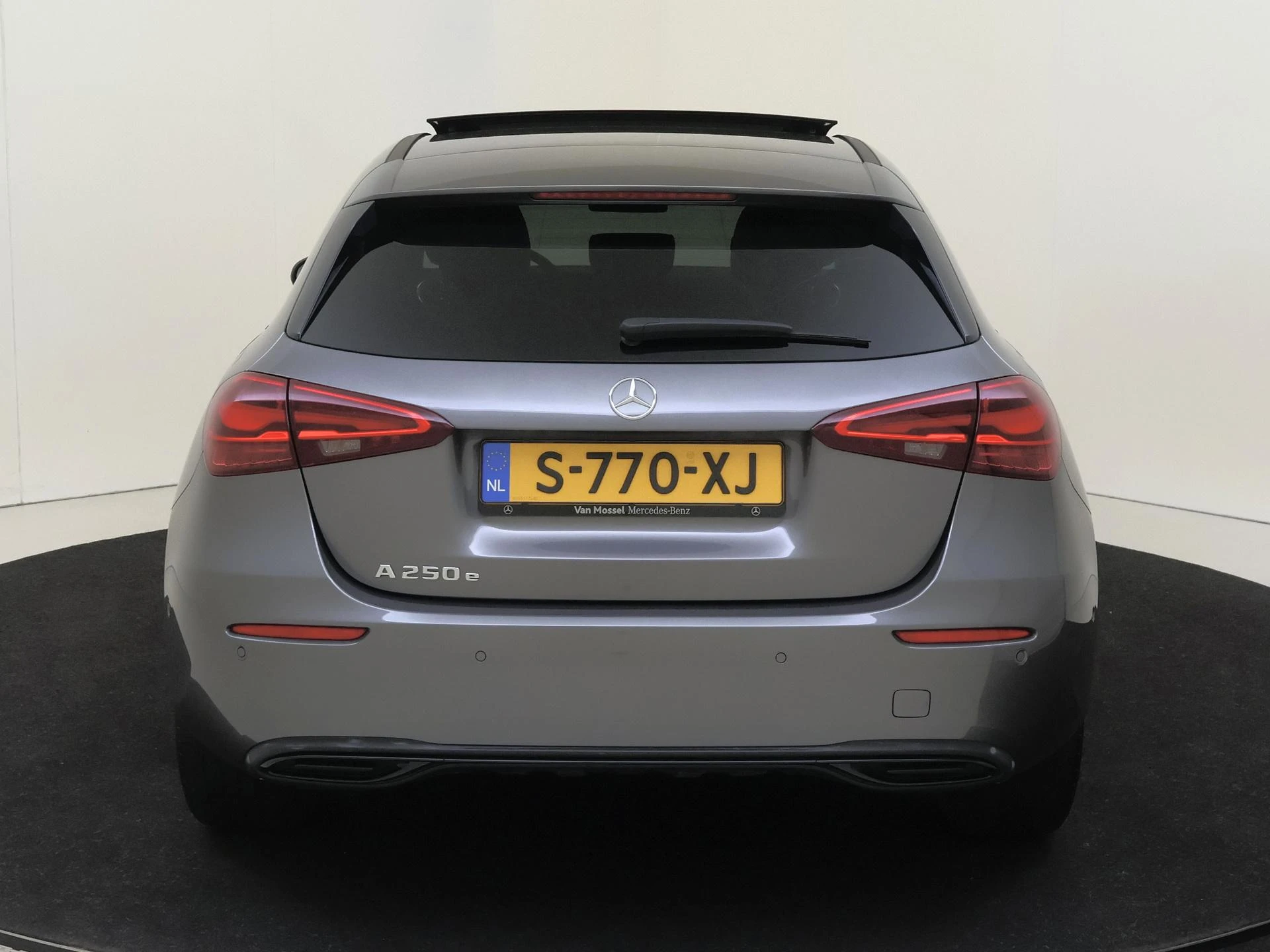 Mercedes-Benz-A-Klasse-image-6