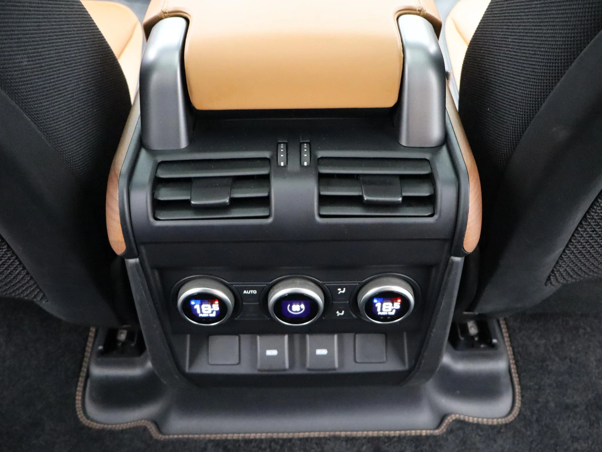 Land Rover-Defender-image-14