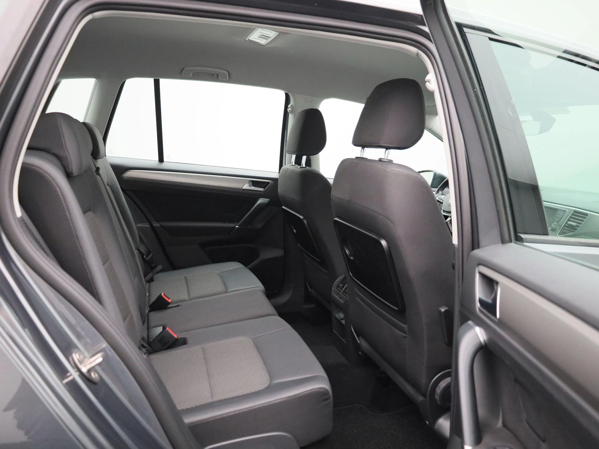 Volkswagen-Golf Sportsvan-image-31