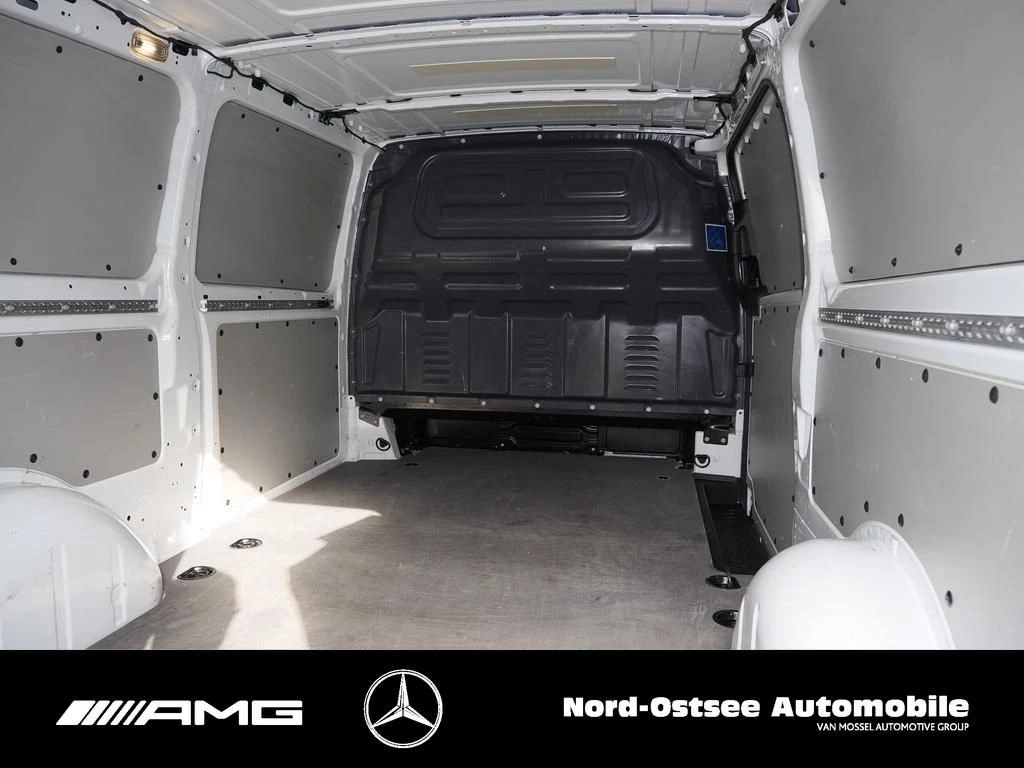 Mercedes-Benz-Vito-image-11