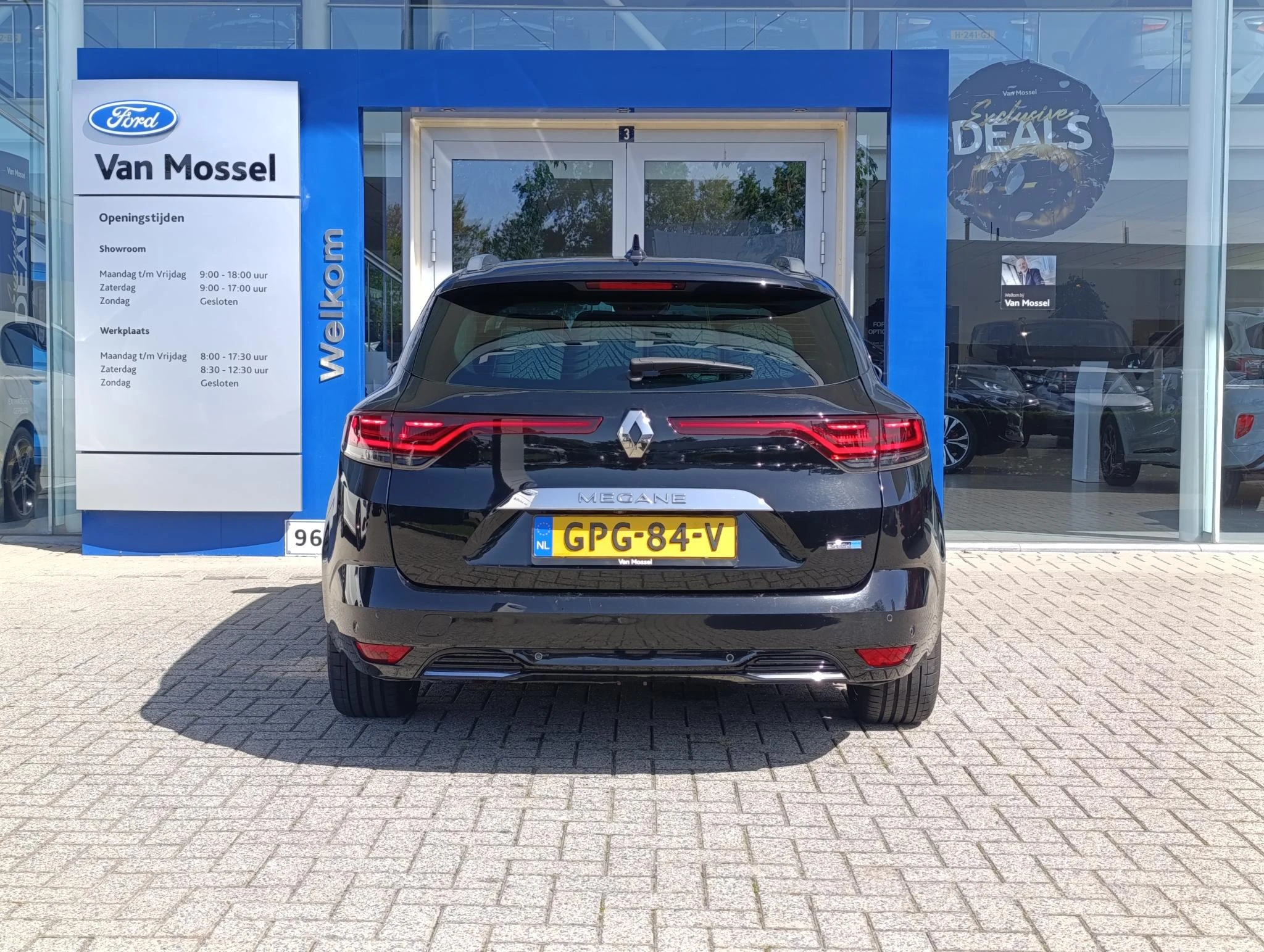 Renault-Megane E-Tech-image-2