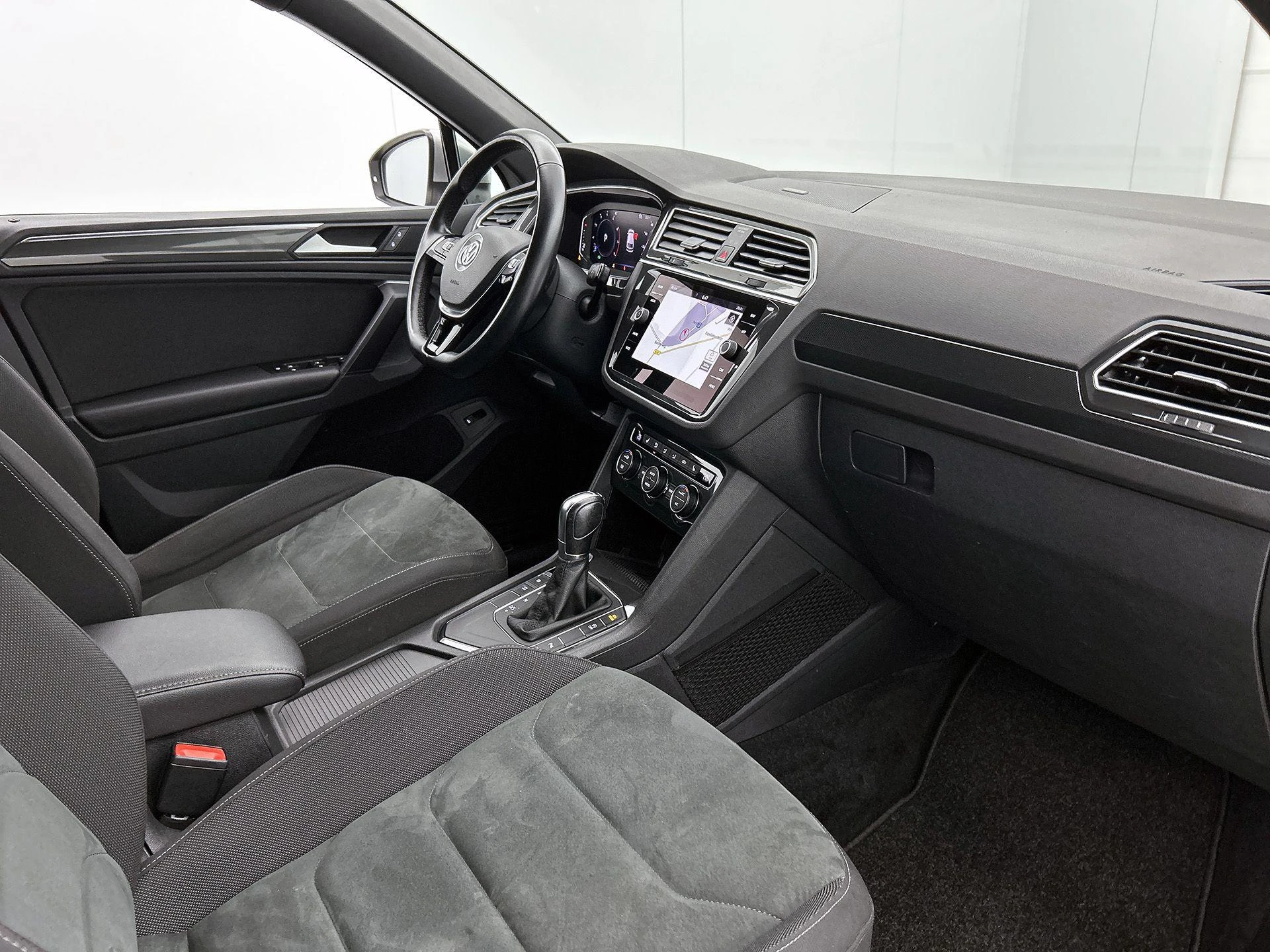 Volkswagen-Tiguan-image-19