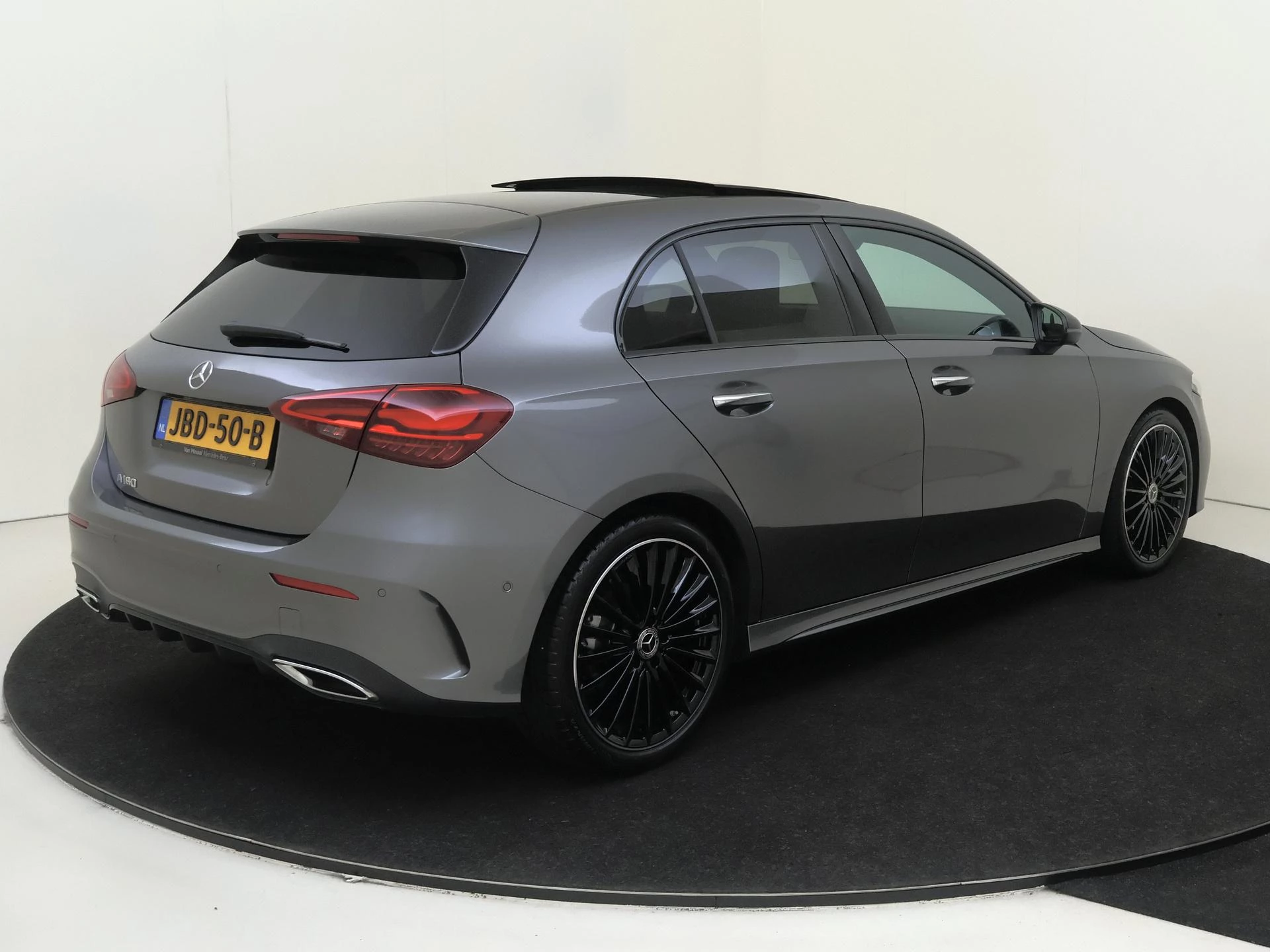Mercedes-Benz-A-Klasse-image-3