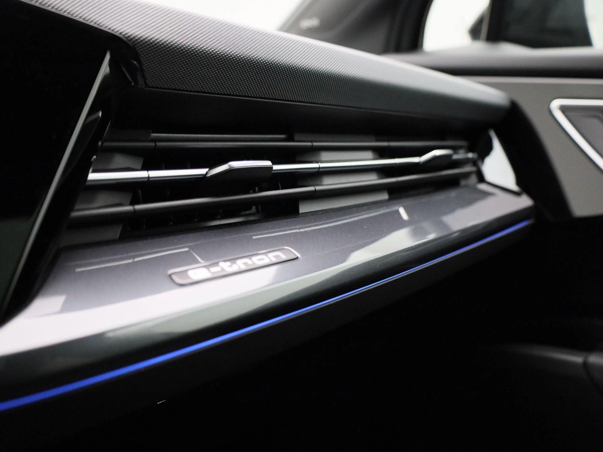 Audi-Q4 e-tron-image-26