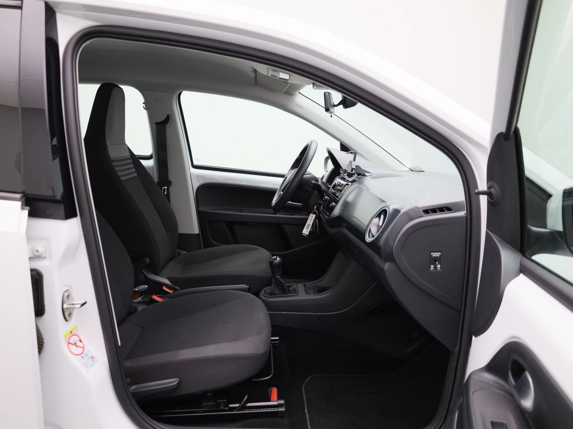 Volkswagen-up!-image-25