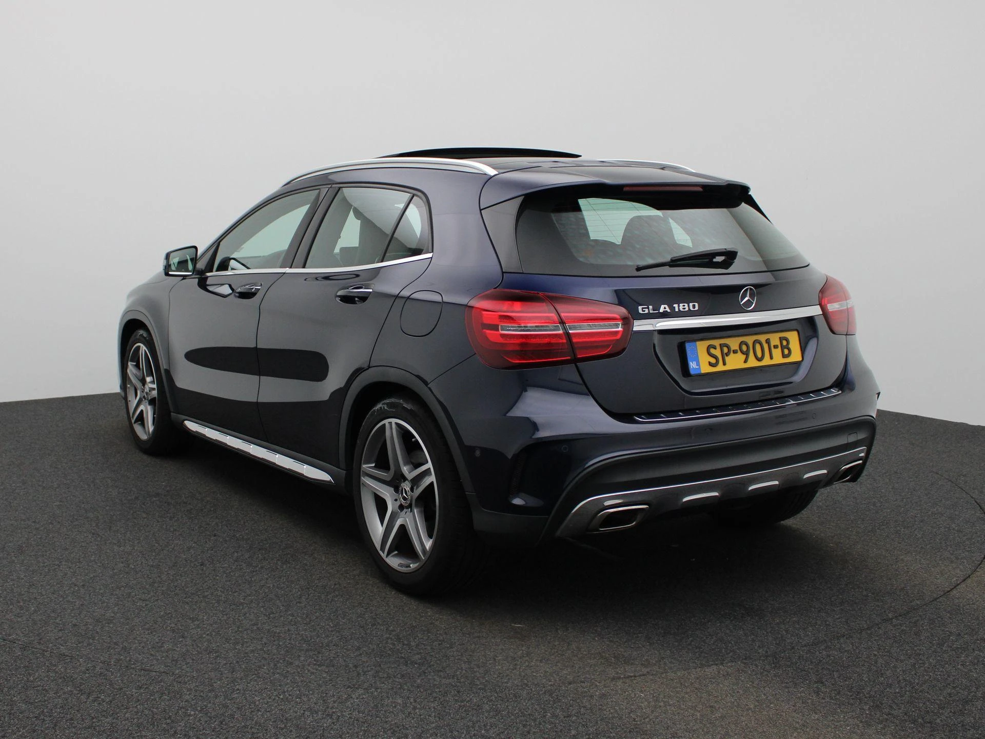 Mercedes-Benz-GLA-image-1