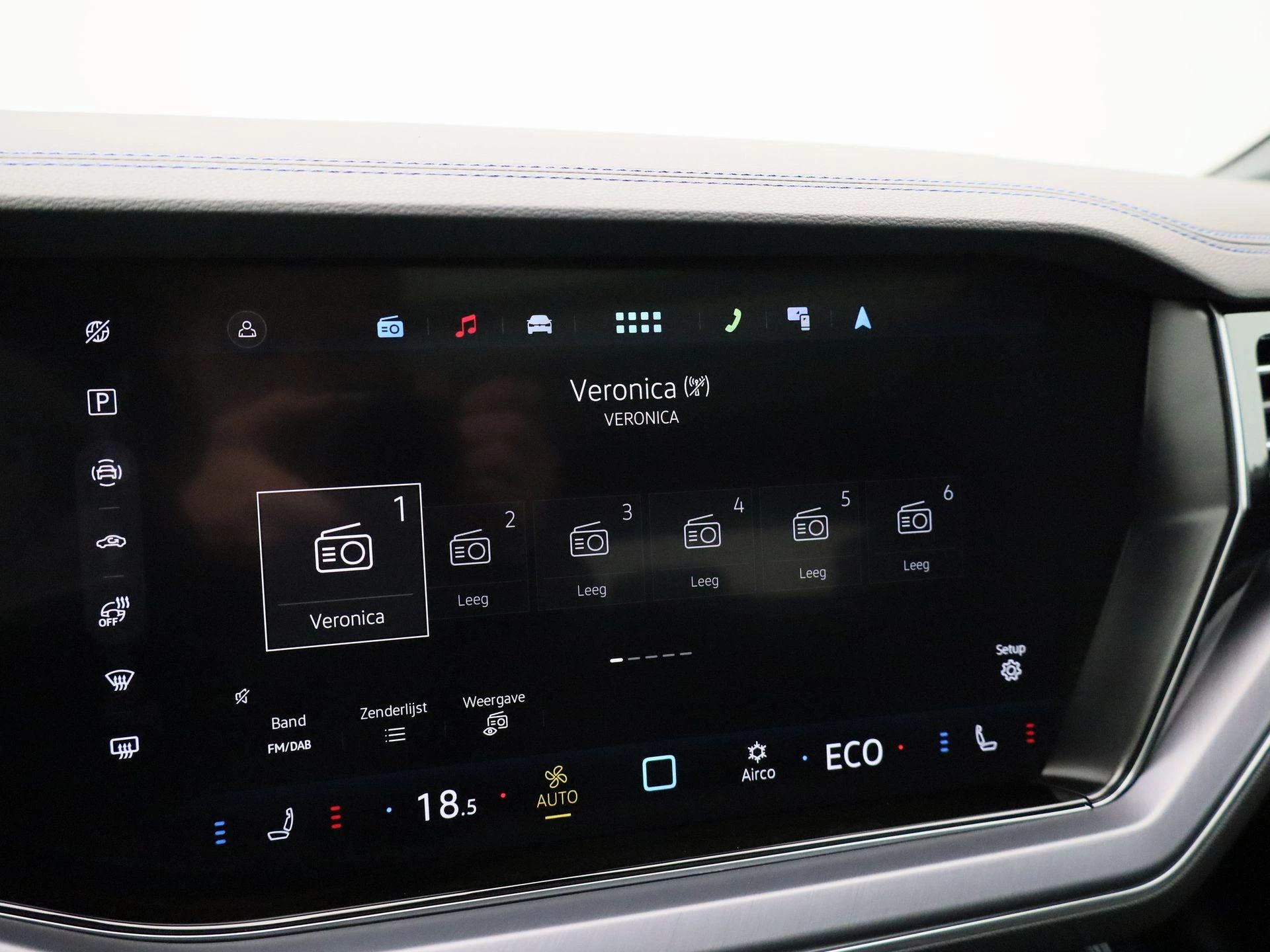 Volkswagen-Touareg-image-19