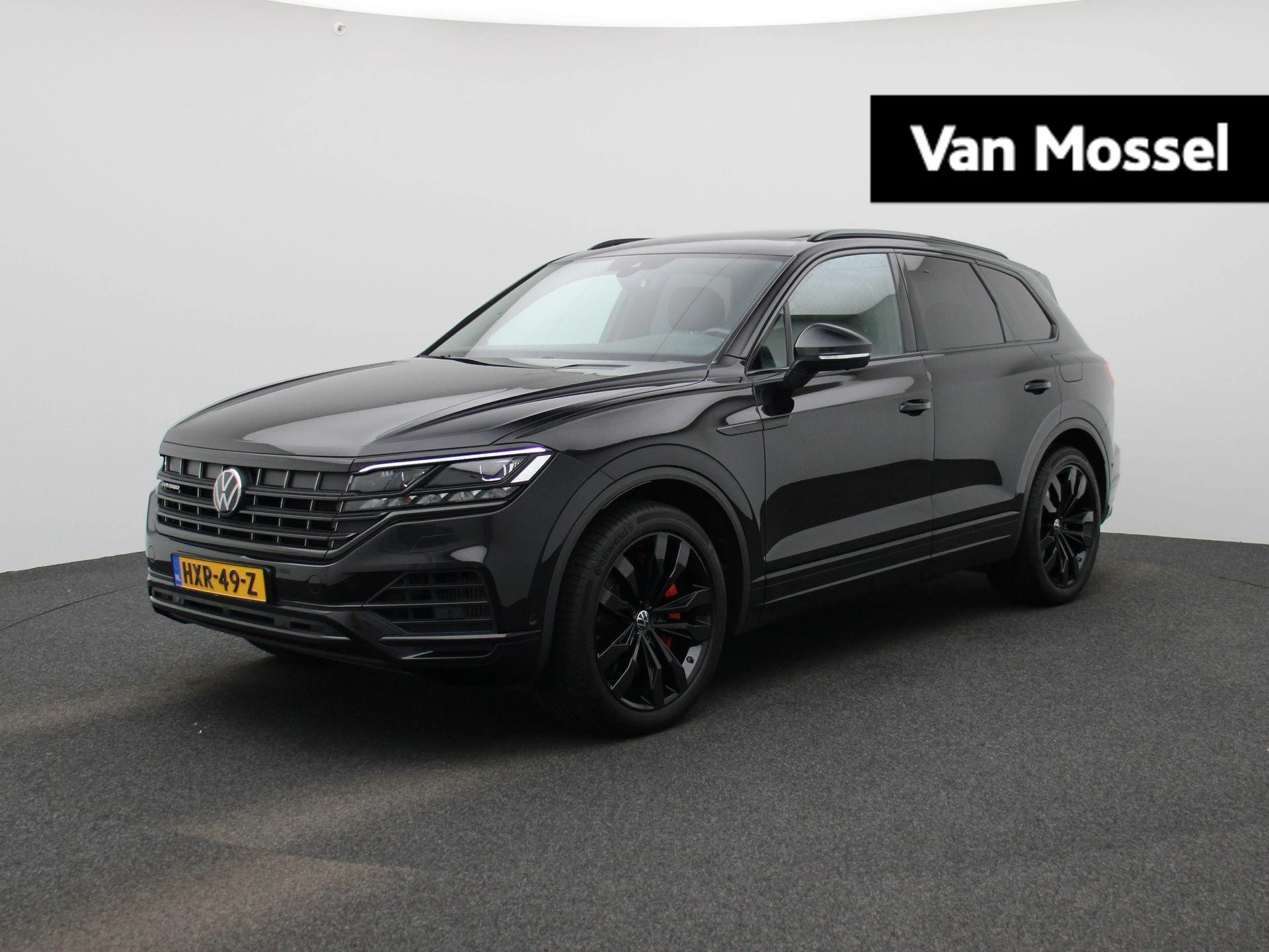 Volkswagen-Touareg-image-0