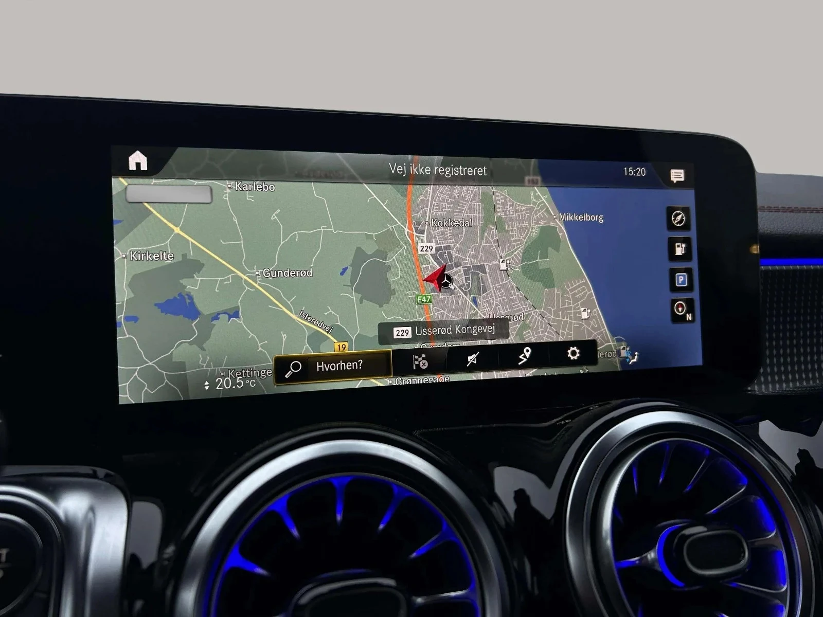 Mercedes-Benz-EQB-image-15