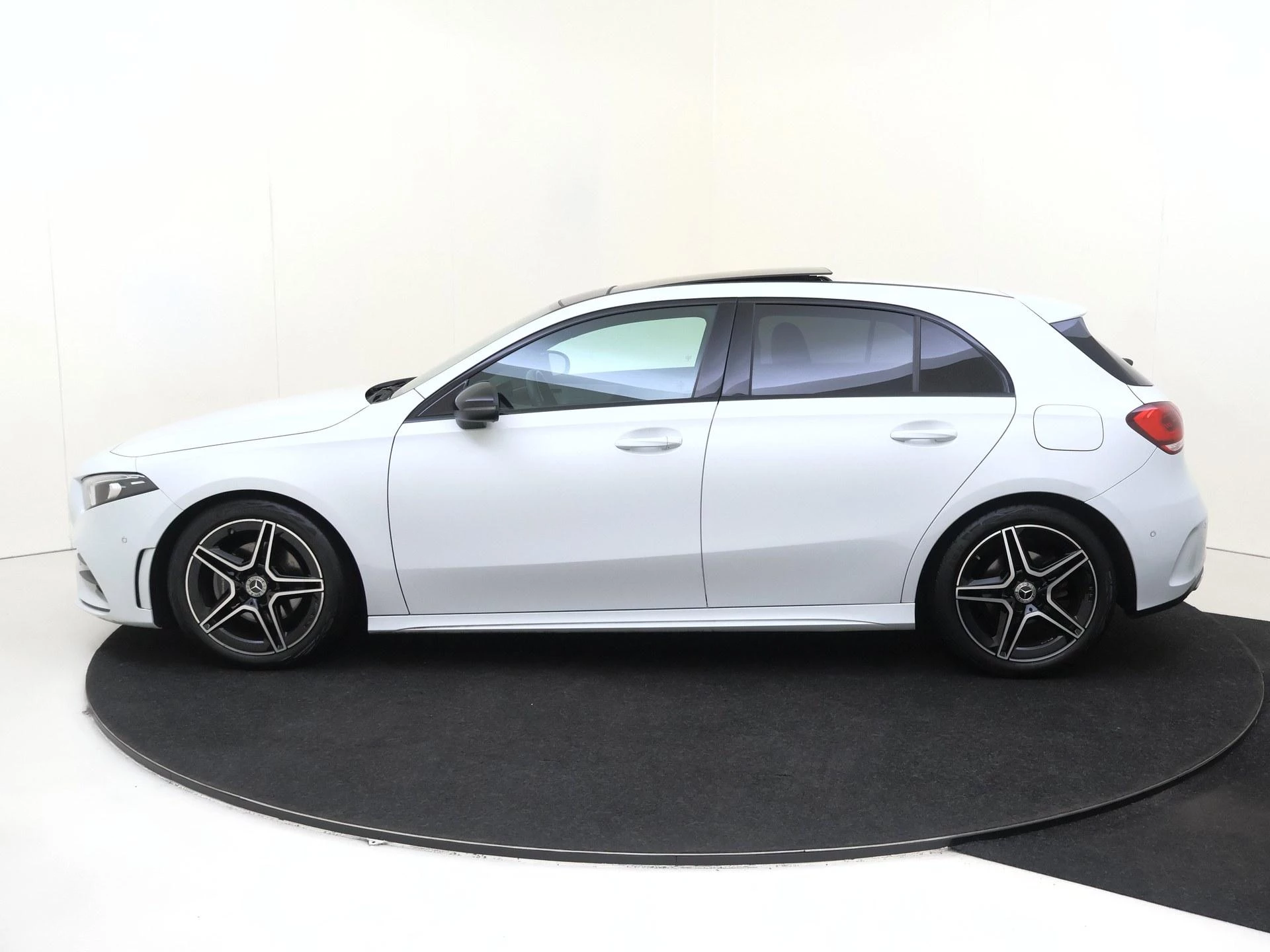 Mercedes-Benz-A-Klasse-image-7