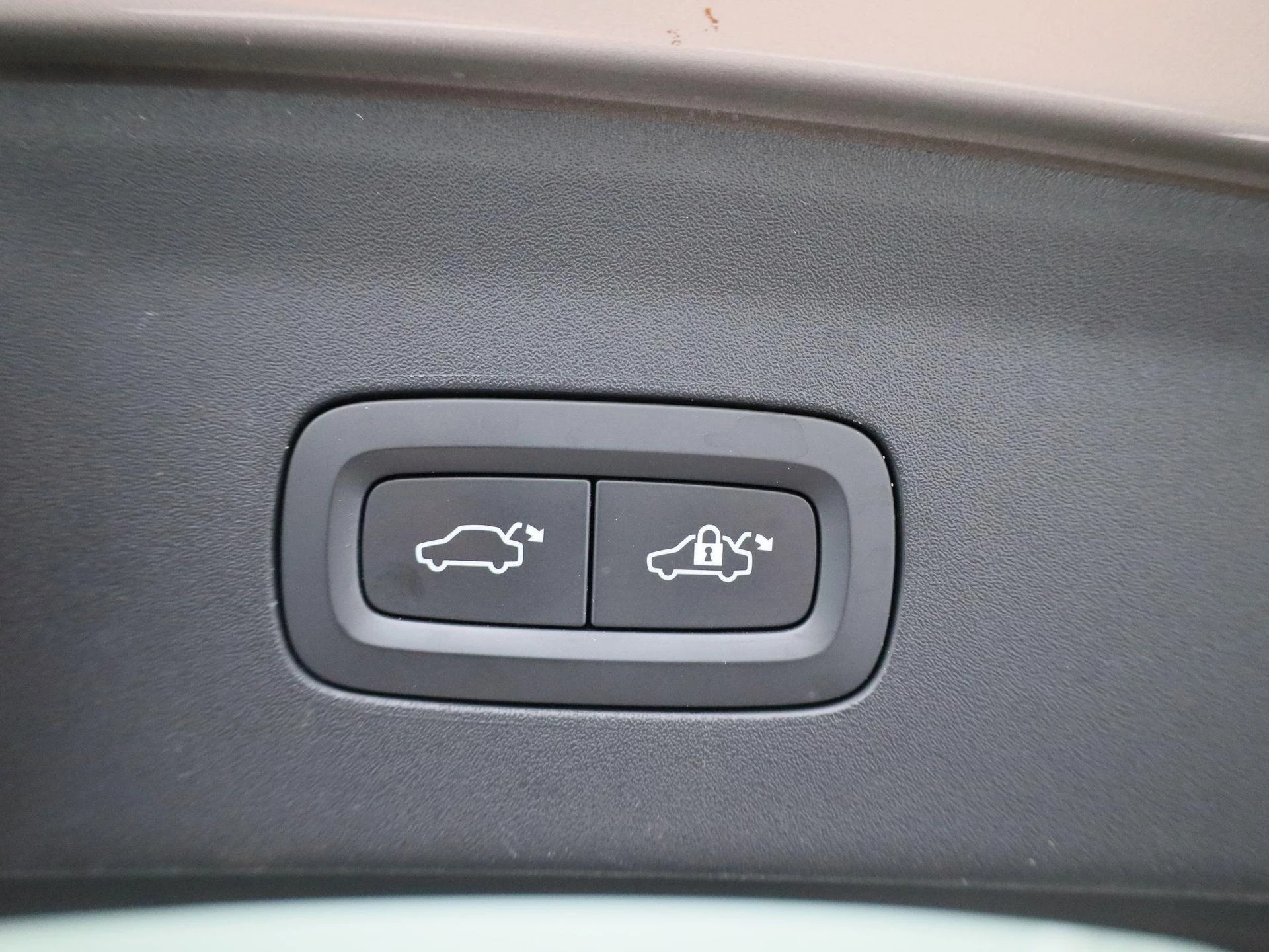 Polestar-2-image-12