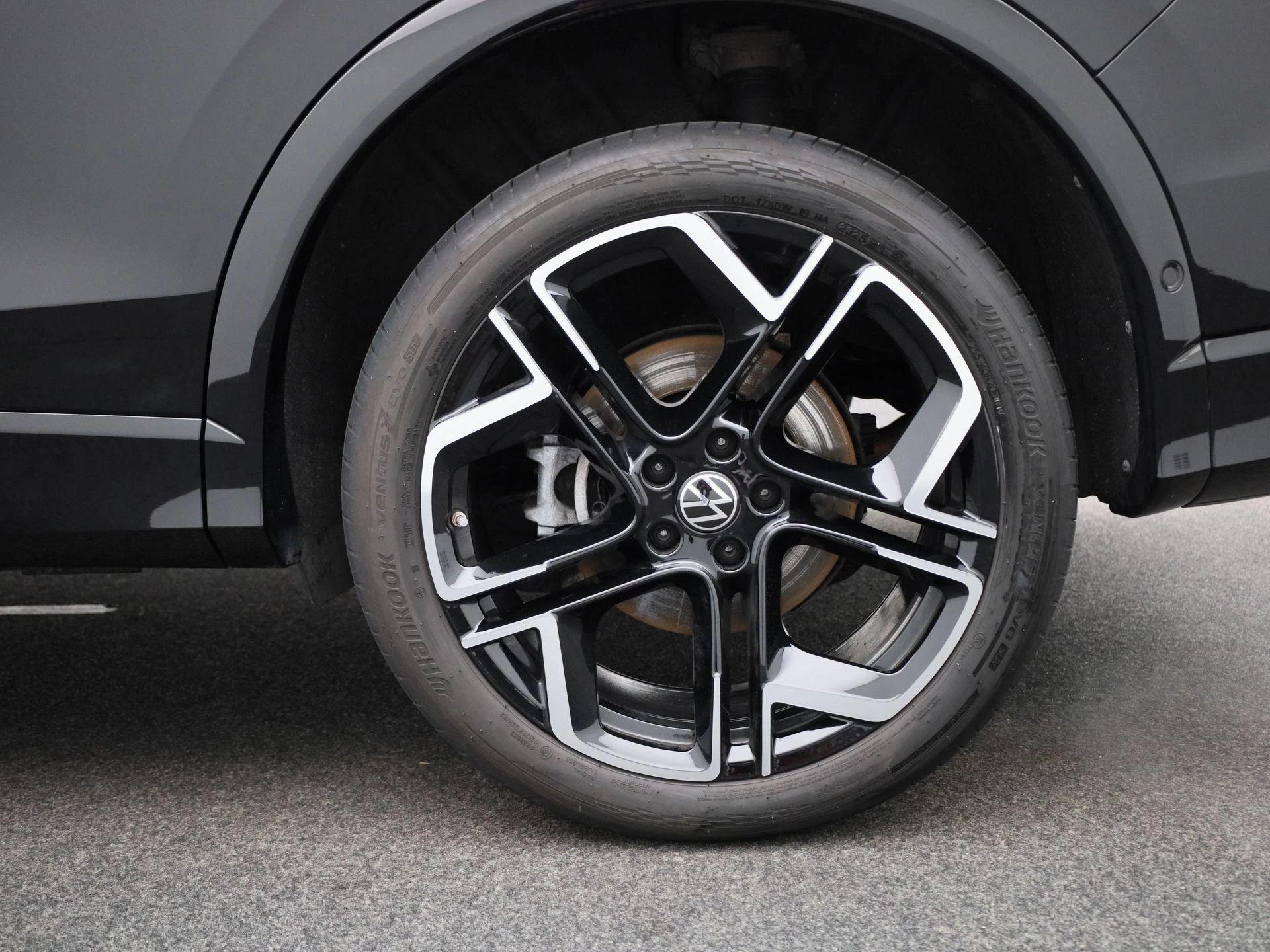 Volkswagen-Tiguan-image-12