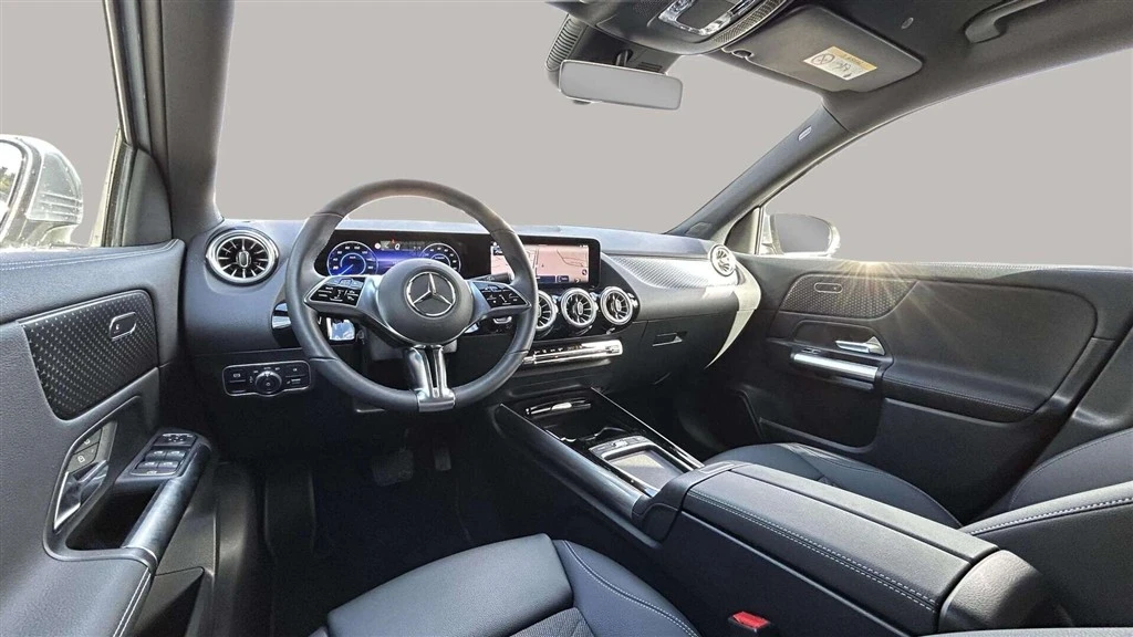 Mercedes-Benz-EQA-image-11