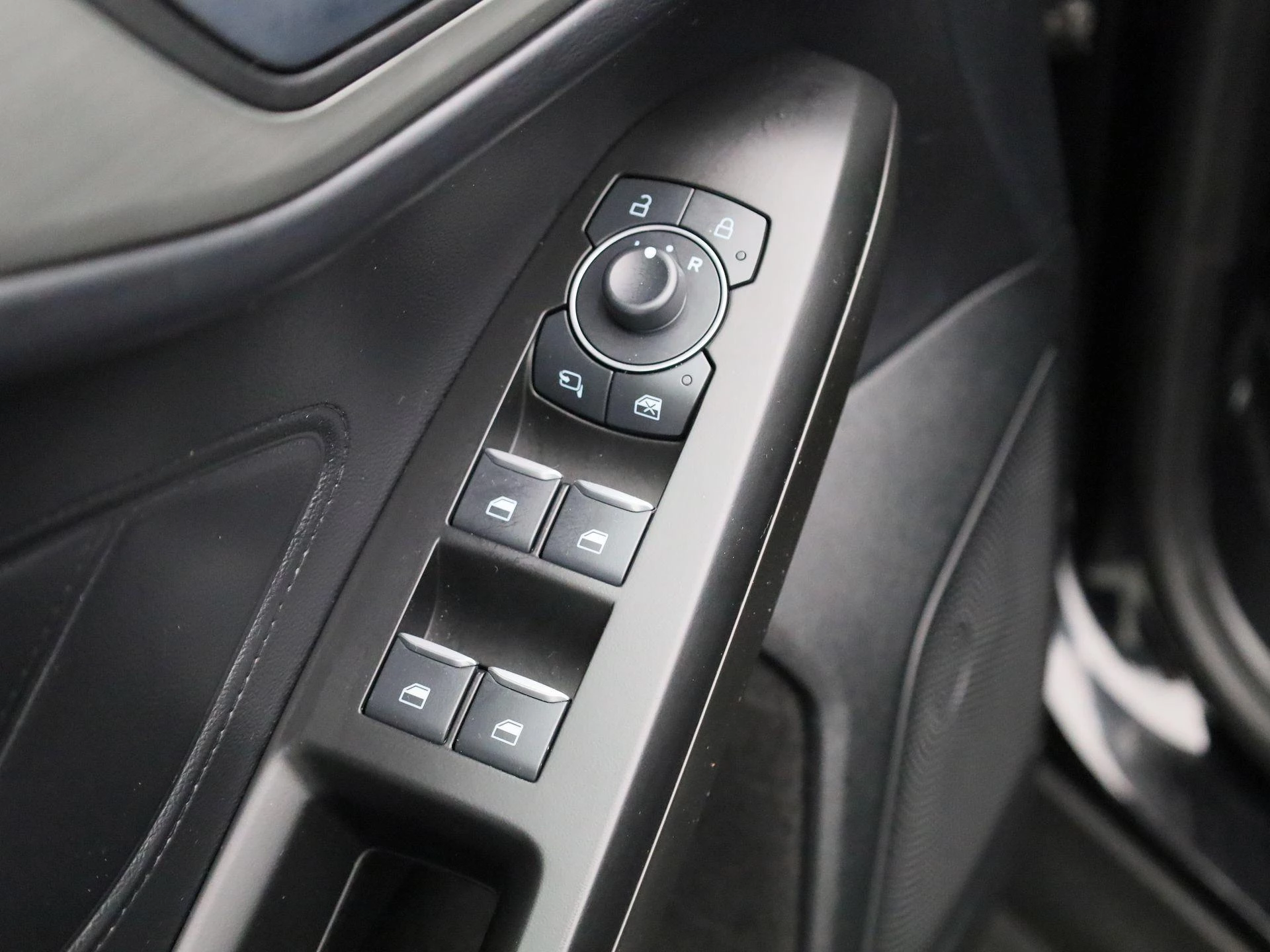 Ford Focus Wagon 1.0 EcoBoost Hybrid Titanium X
