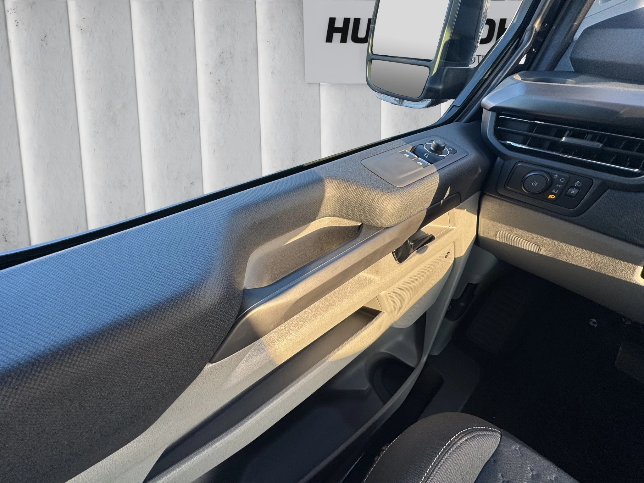 Ford Tourneo Custom Titanium 320 L1 2.0 l EcoBlue. 8-Gang-Automatikgetriebe. Frontantrieb